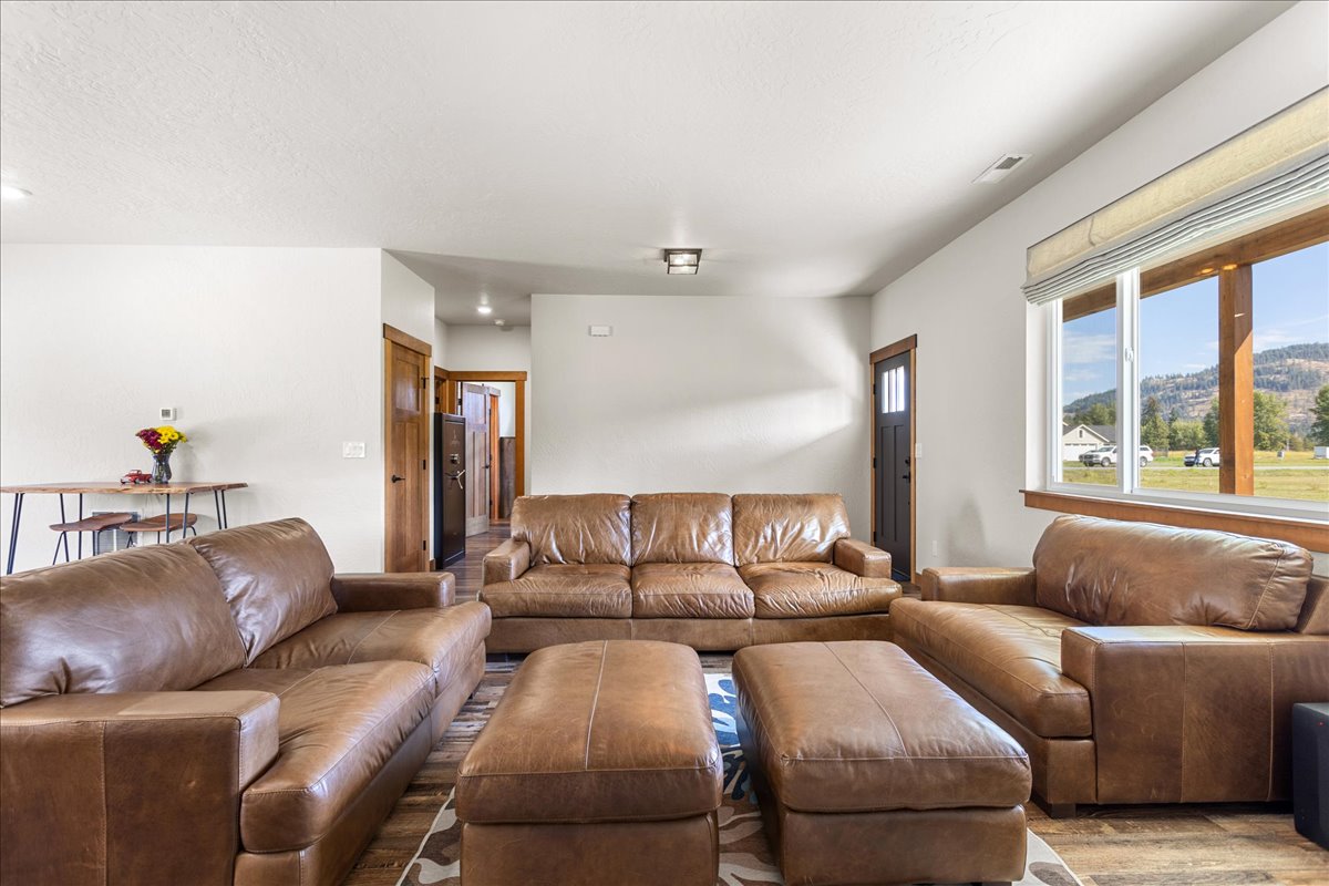 Sagle, Idaho, 83860, United States, 4 Bedrooms Bedrooms, ,3 BathroomsBathrooms,Residential,For Sale,1824083