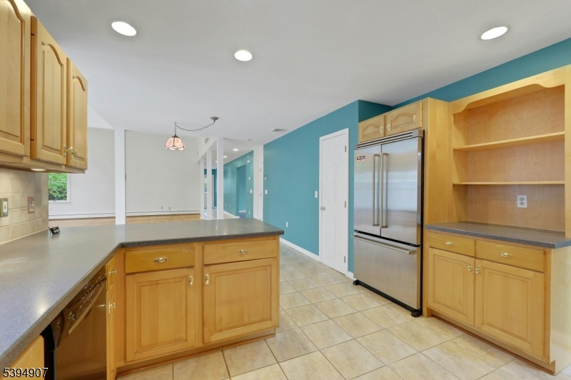 Wayne Twp., New Jersey, 07470, United States, 4 Bedrooms Bedrooms, ,4 BathroomsBathrooms,Residential,For Sale,1989007