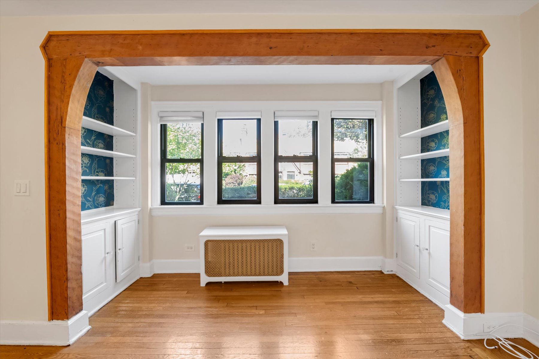  ?RENOVATED FOREST CLOSE ATTACHED BRICK TOWNHOUSE? - 物件實景
