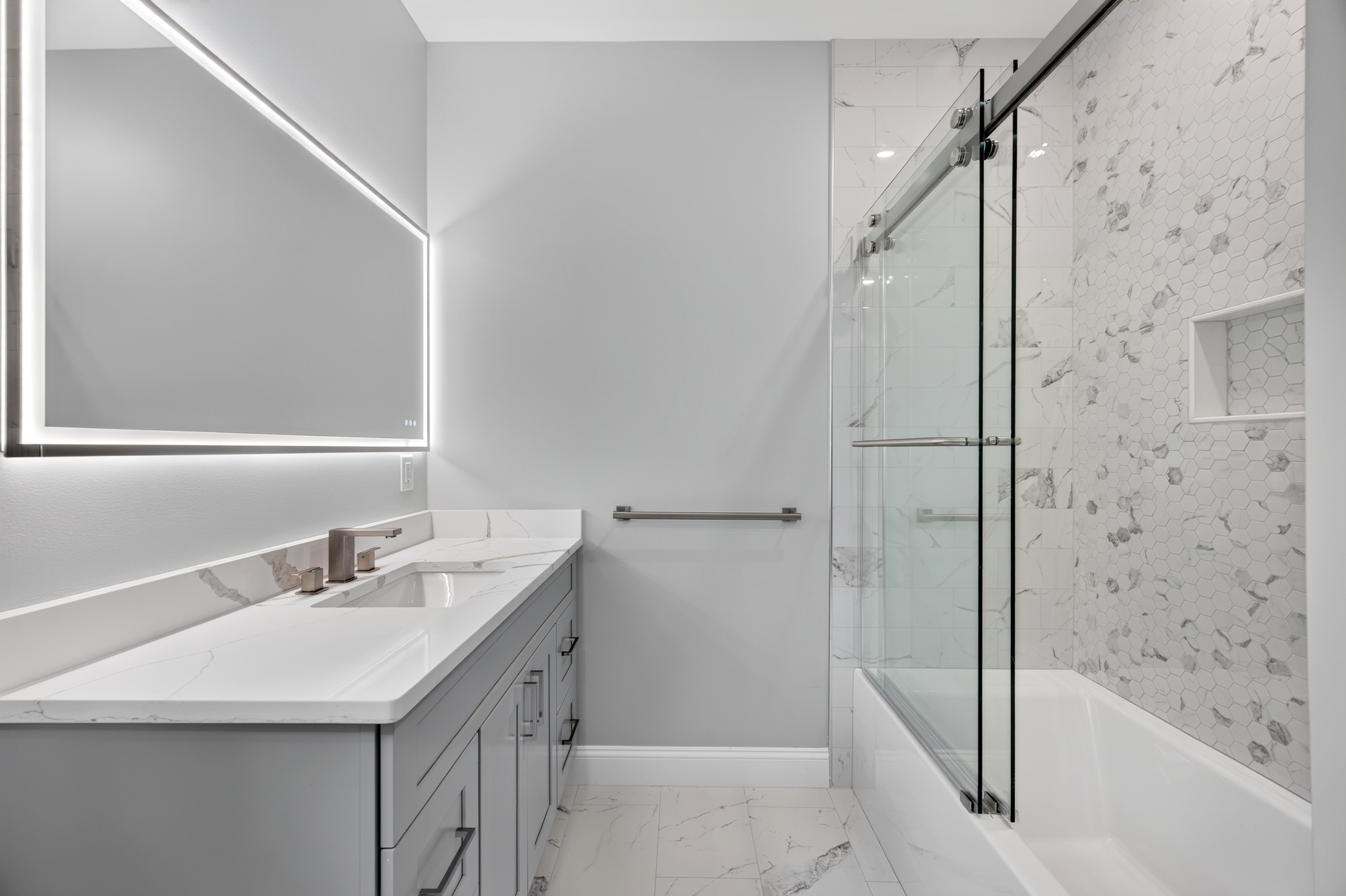  Stunning New Construction - Move Right In - 物件實景