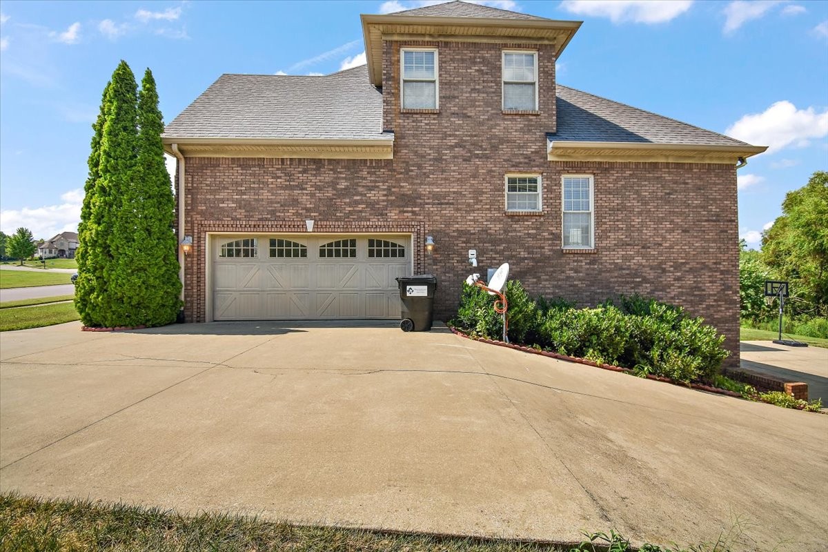 Clarksville, Tennessee, 37043, United States, 4 Bedrooms Bedrooms, ,4 BathroomsBathrooms,Residential,For Sale,1933080