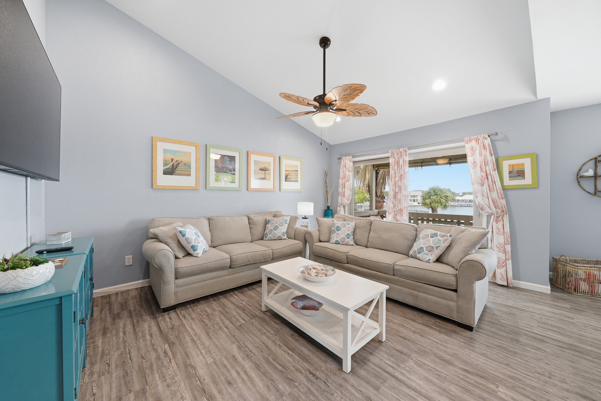  Resort-Style Waterfront Condo - 物件實景