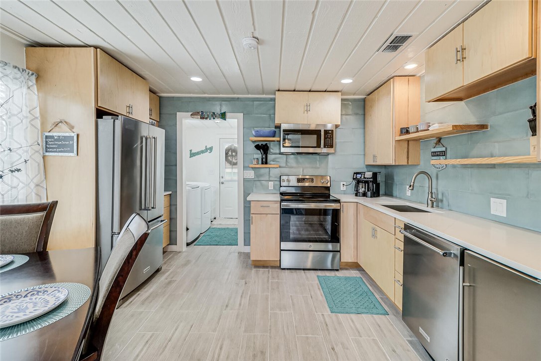 Port Aransas, Texas, 78373, United States, 3 Bedrooms Bedrooms, ,2 BathroomsBathrooms,Residential,For Sale,1877557