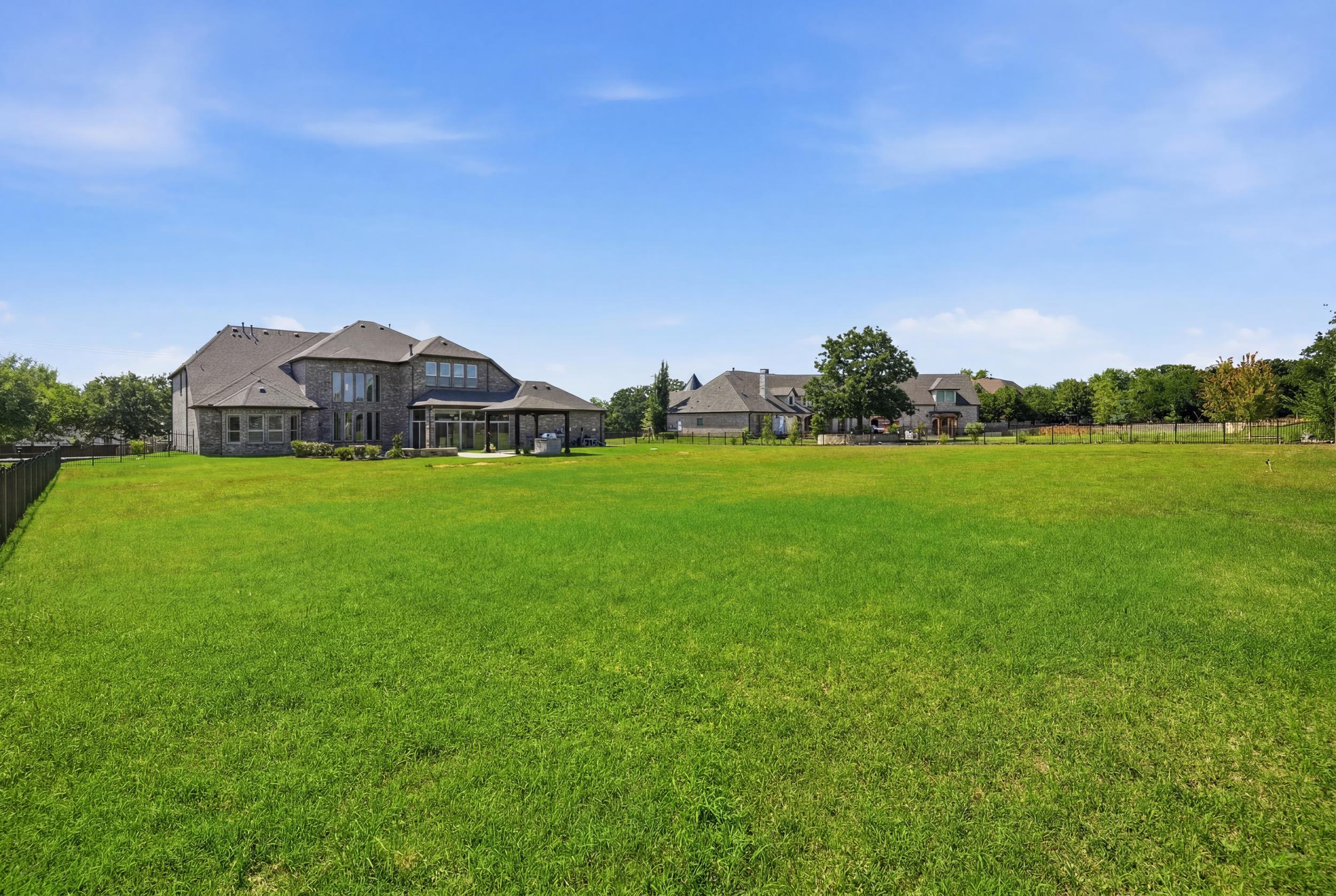  6/6.1 with Pool on 1+ Acre in Double Oak - 物件實景