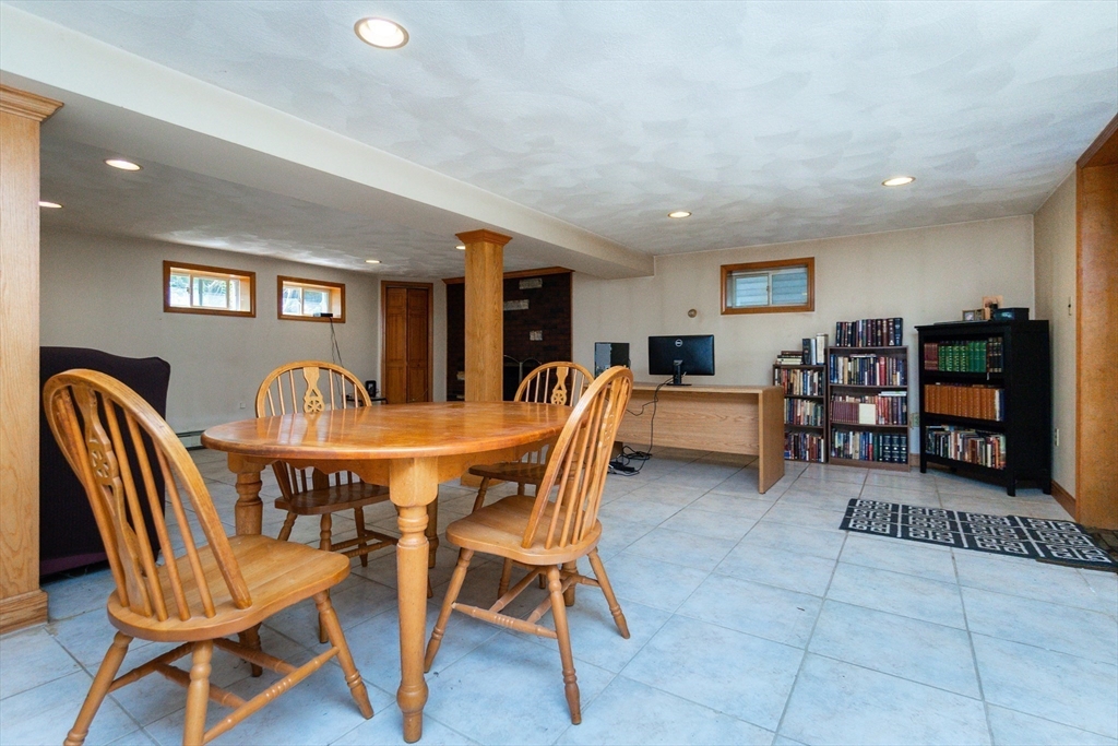 Saugus, Massachusetts, 01906, United States, 3 Bedrooms Bedrooms, ,2 BathroomsBathrooms,Residential,For Sale,1982387