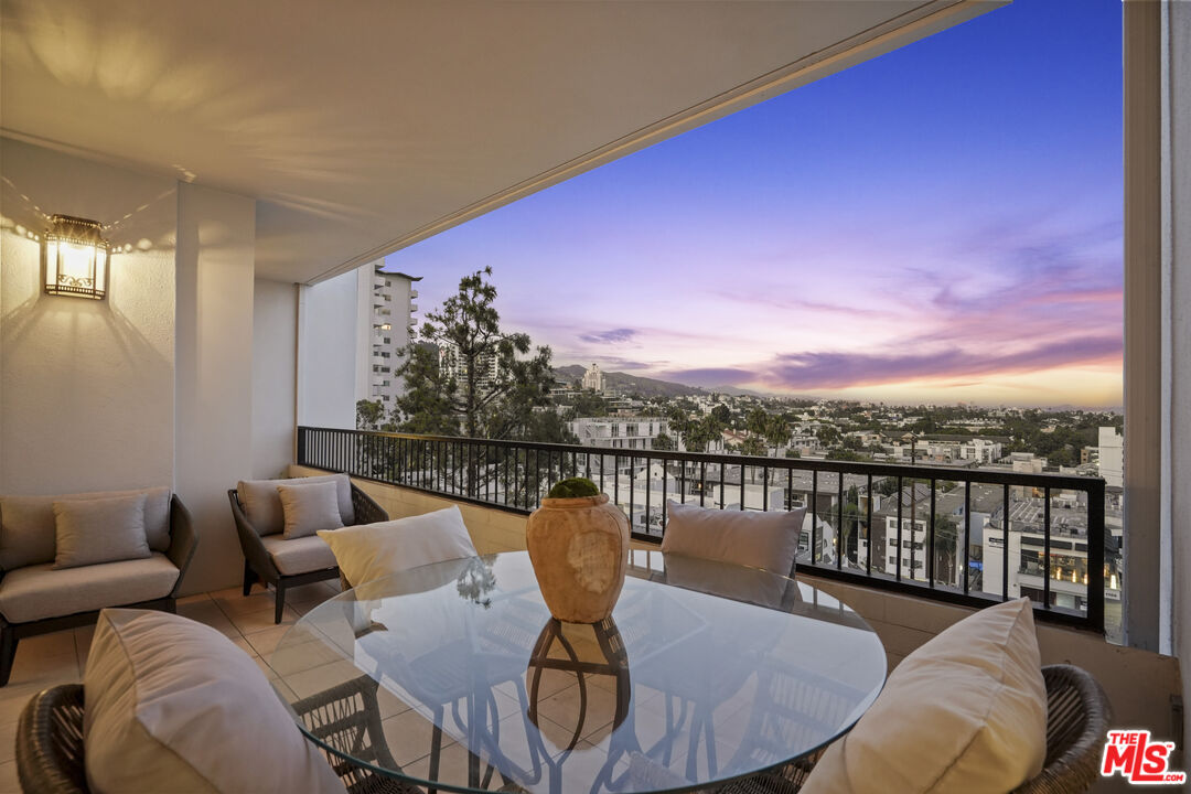 West Hollywood, California, 90069, United States, 2 Bedrooms Bedrooms, ,2 BathroomsBathrooms,Residential,For Sale,1910905