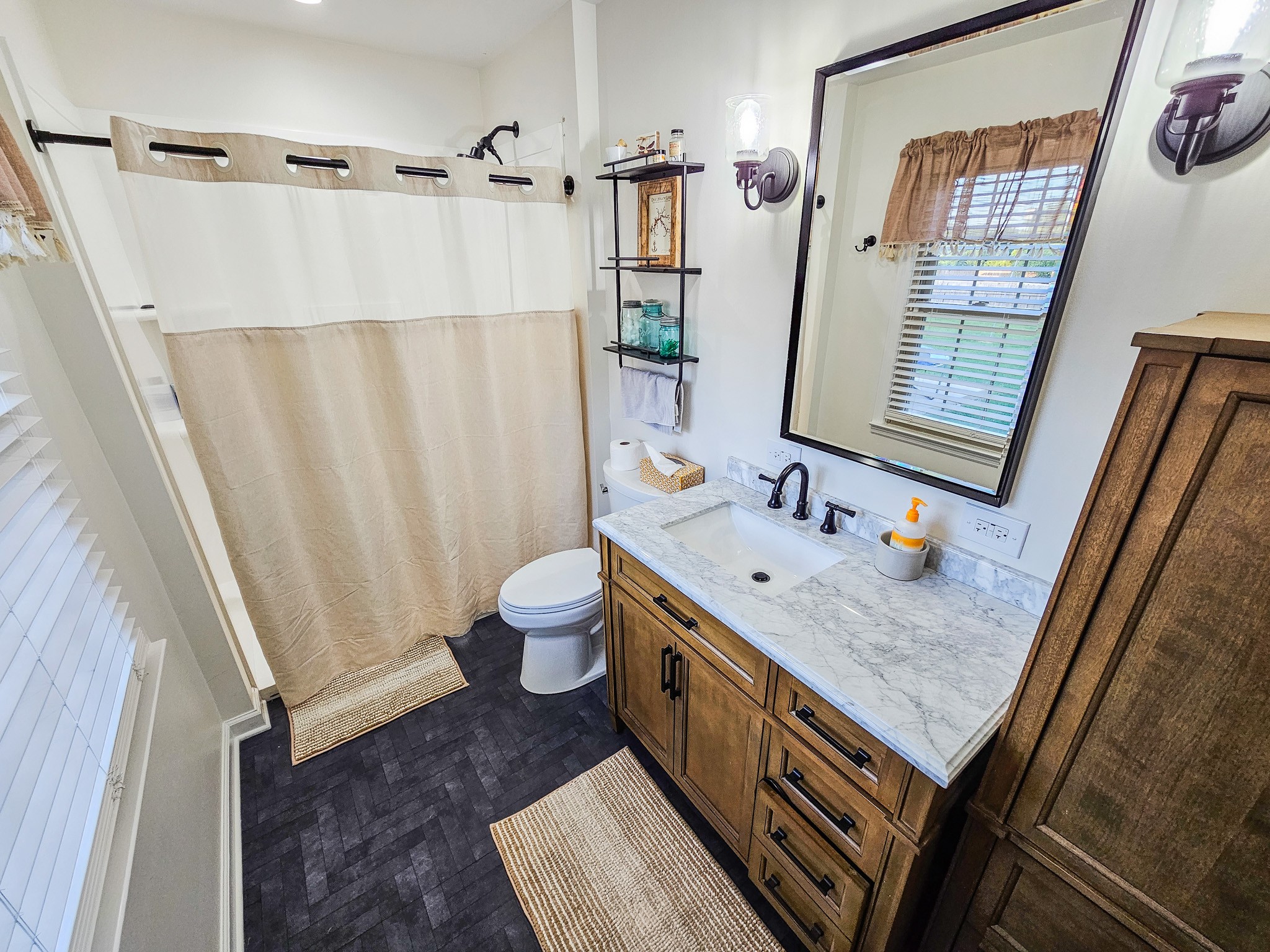 Tullahoma, Tennessee, 37388, United States, 3 Bedrooms Bedrooms, ,4 BathroomsBathrooms,Residential,For Sale,1794204