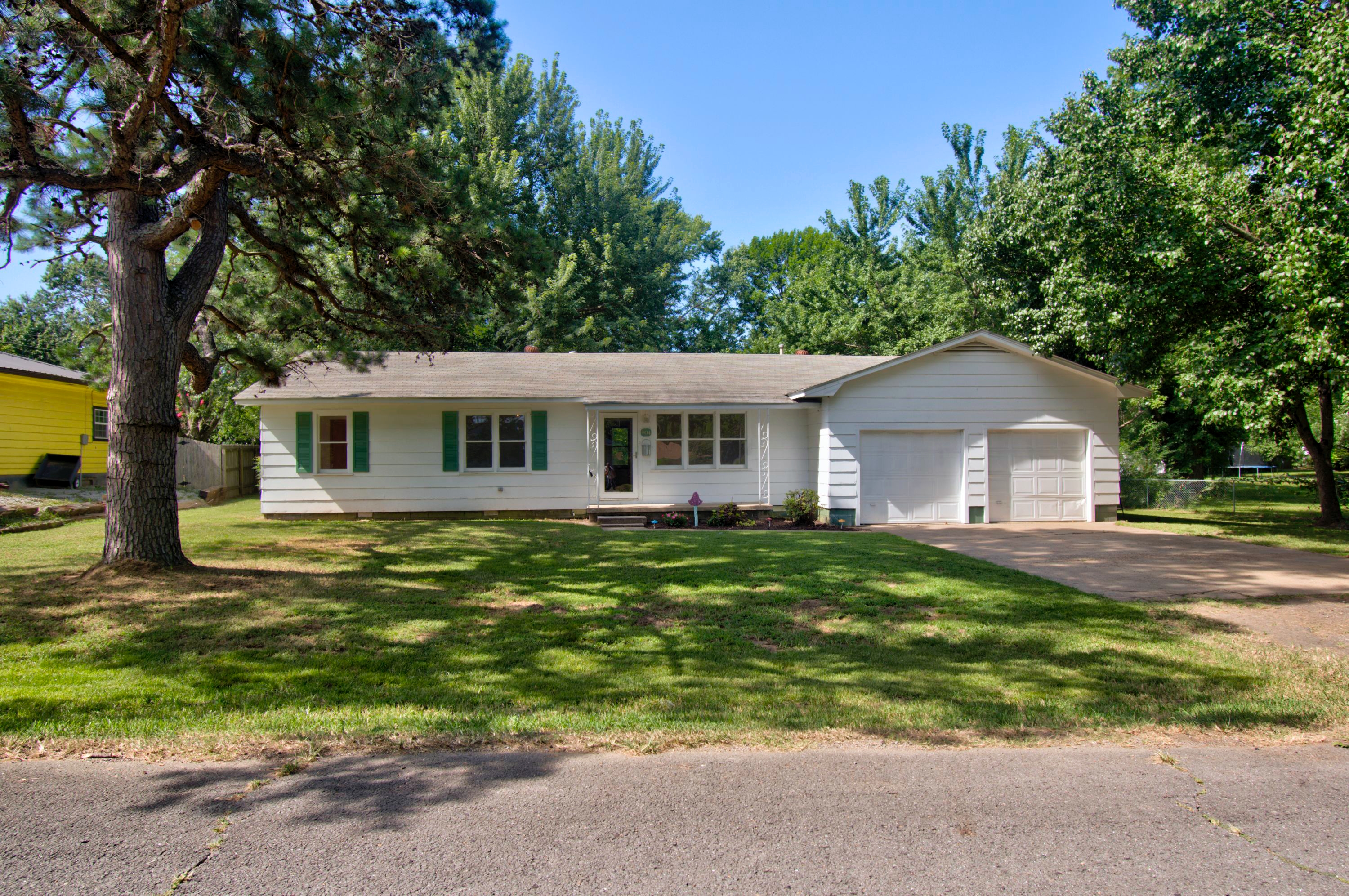Spring Ave, Checotah, OK 74426