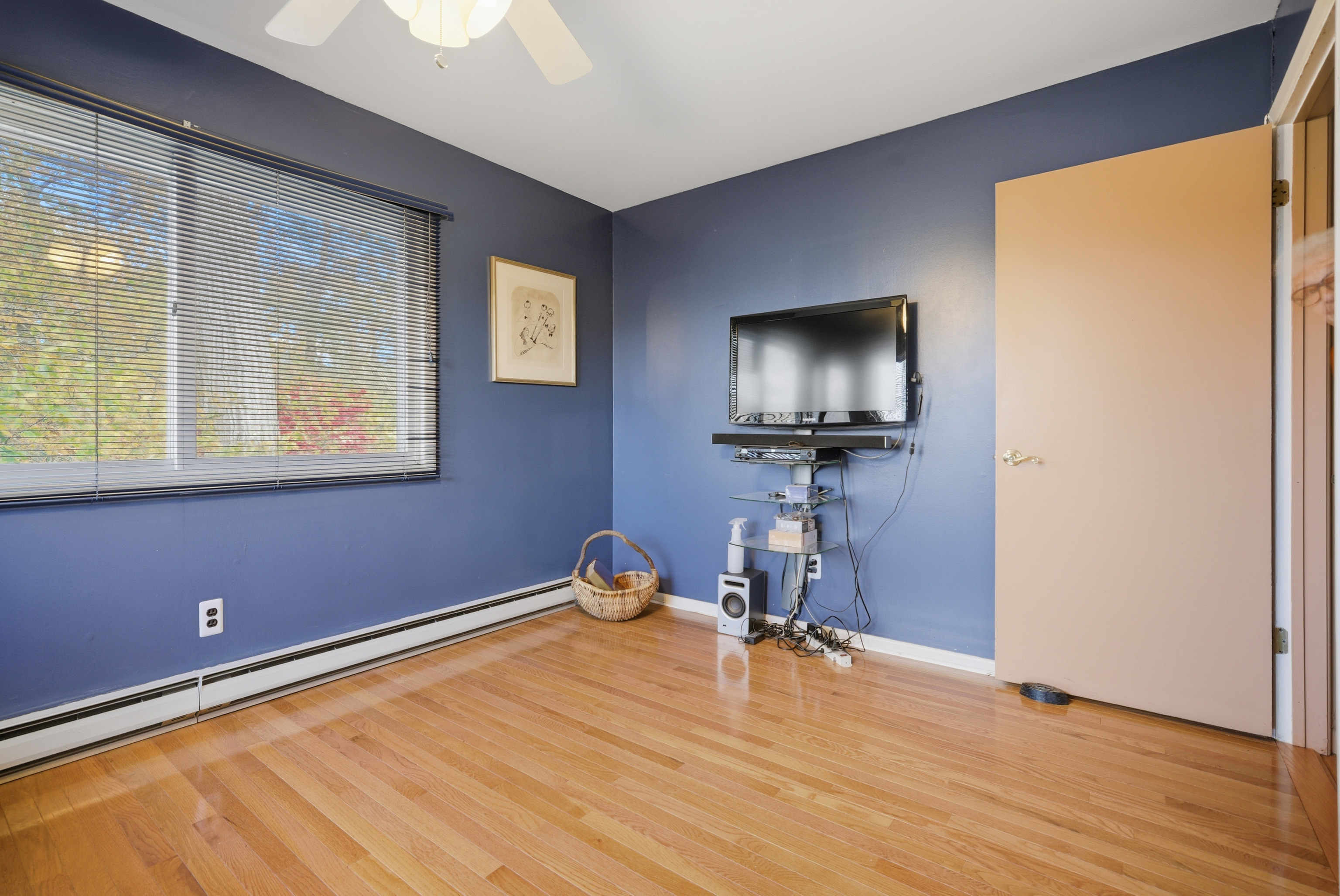 Danbury, Connecticut, 06810, United States, 4 Bedrooms Bedrooms, ,2 BathroomsBathrooms,Residential,For Sale,1988072