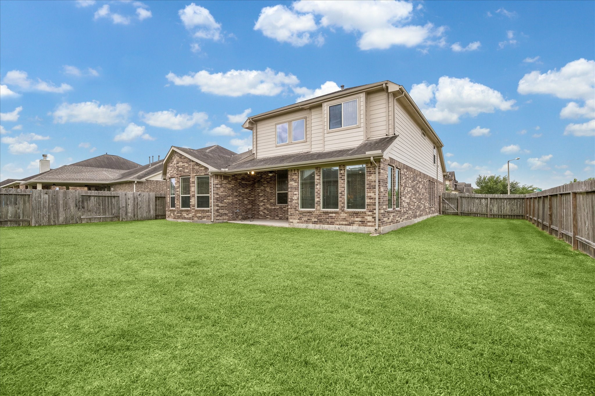  6228 Watford Drive - 物件實景