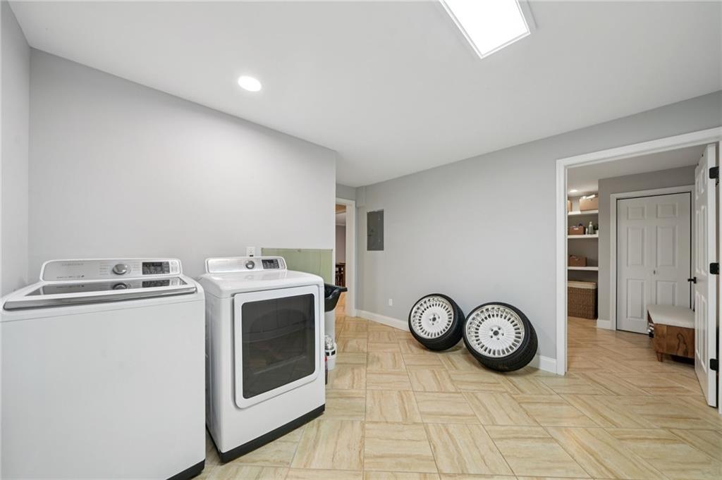 Flowery Branch, Georgia, 30542, United States, 5 Bedrooms Bedrooms, ,4 BathroomsBathrooms,Residential,For Sale,2035755