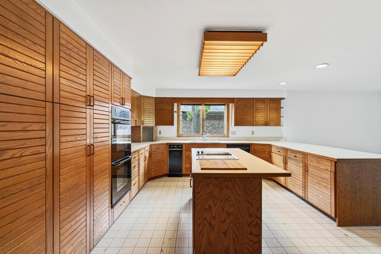 Oshkosh, Wisconsin, 54904, United States, 4 Bedrooms Bedrooms, ,3 BathroomsBathrooms,Residential,For Sale,1978045