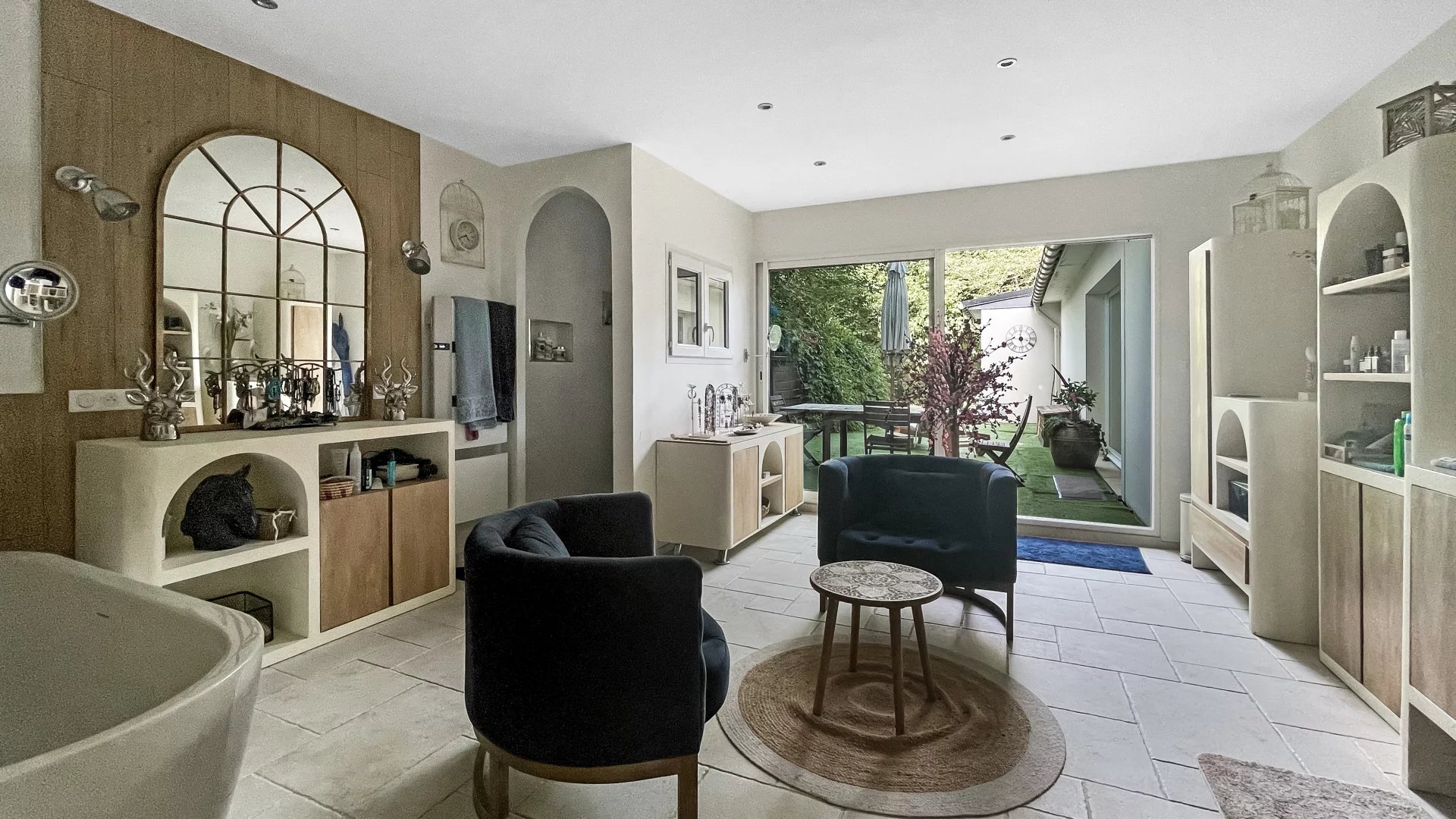 Bois-le-Roi, Île-de-France, 77590, FR, 4 Bedrooms Bedrooms, ,2 BathroomsBathrooms,Residential,For Sale,1986489