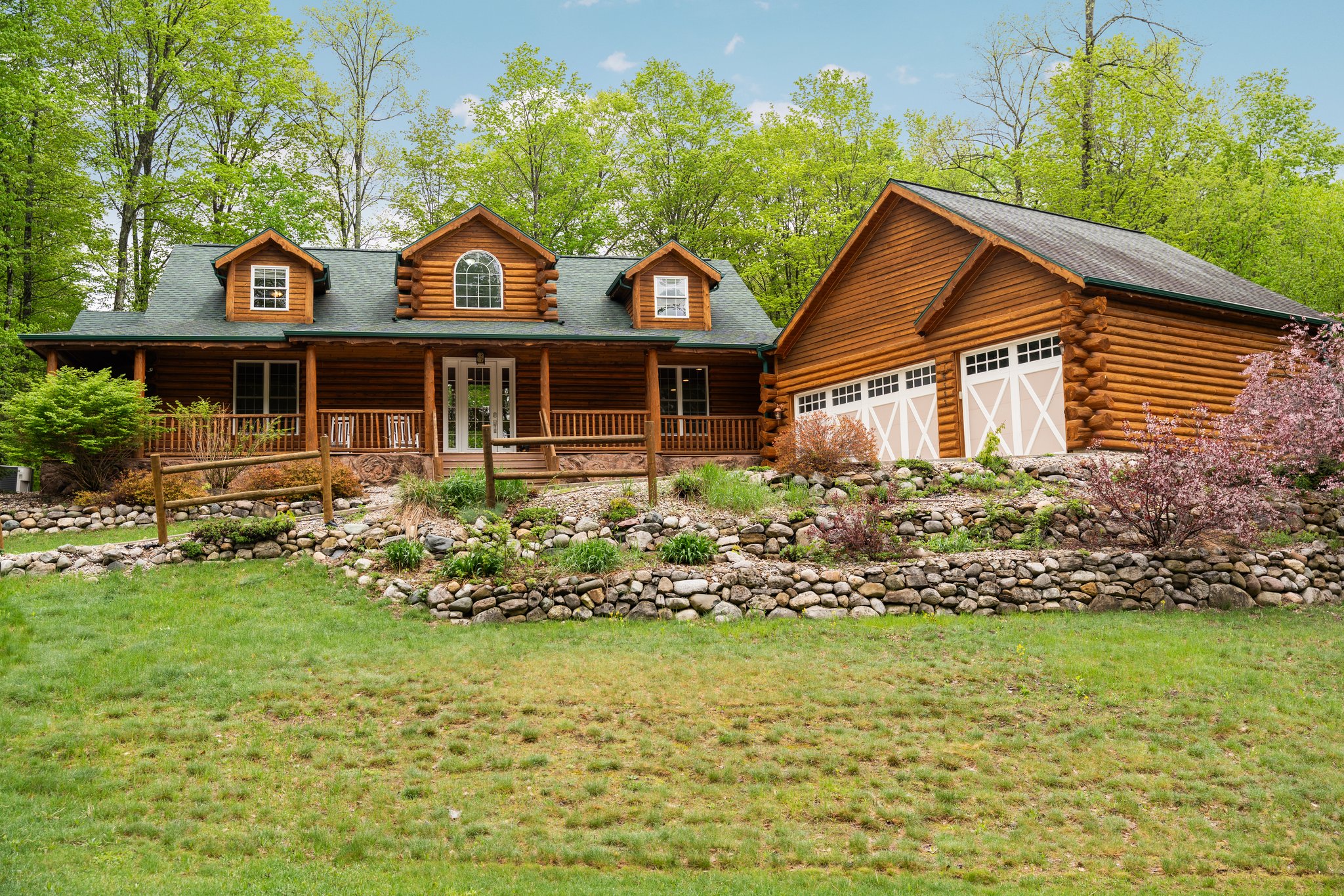 Bellaire, Michigan, 49615, United States, 5 Bedrooms Bedrooms, ,4 BathroomsBathrooms,Residential,For Sale,1826987