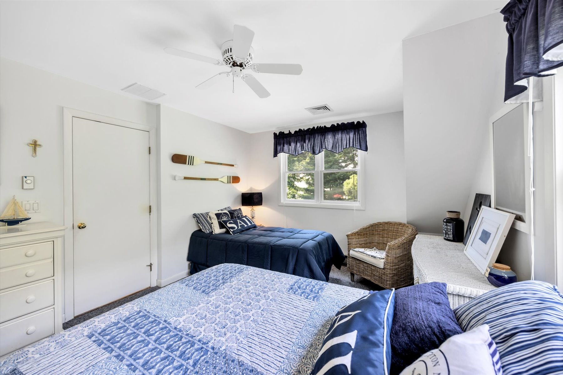  Beautifully Remodeled Cape Style Home - 物件實景
