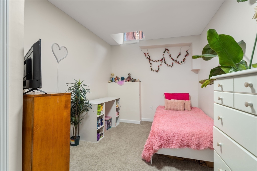 Salem, Massachusetts, 01970, United States, 3 Bedrooms Bedrooms, ,3 BathroomsBathrooms,Residential,For Sale,1927367