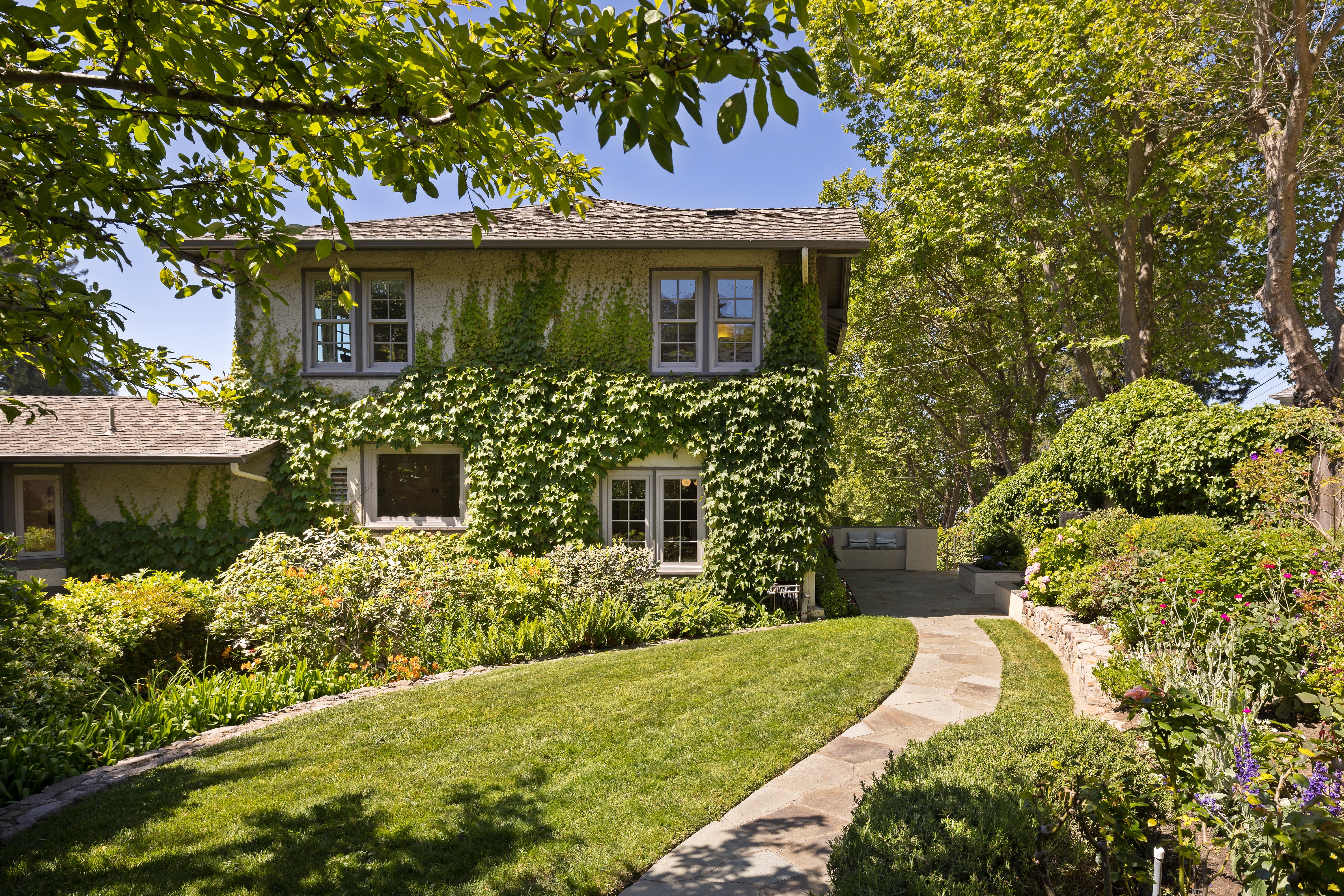  Timeless Berkeley Hills Gem with Spectacular Gardens and Bay Views - 物件實景