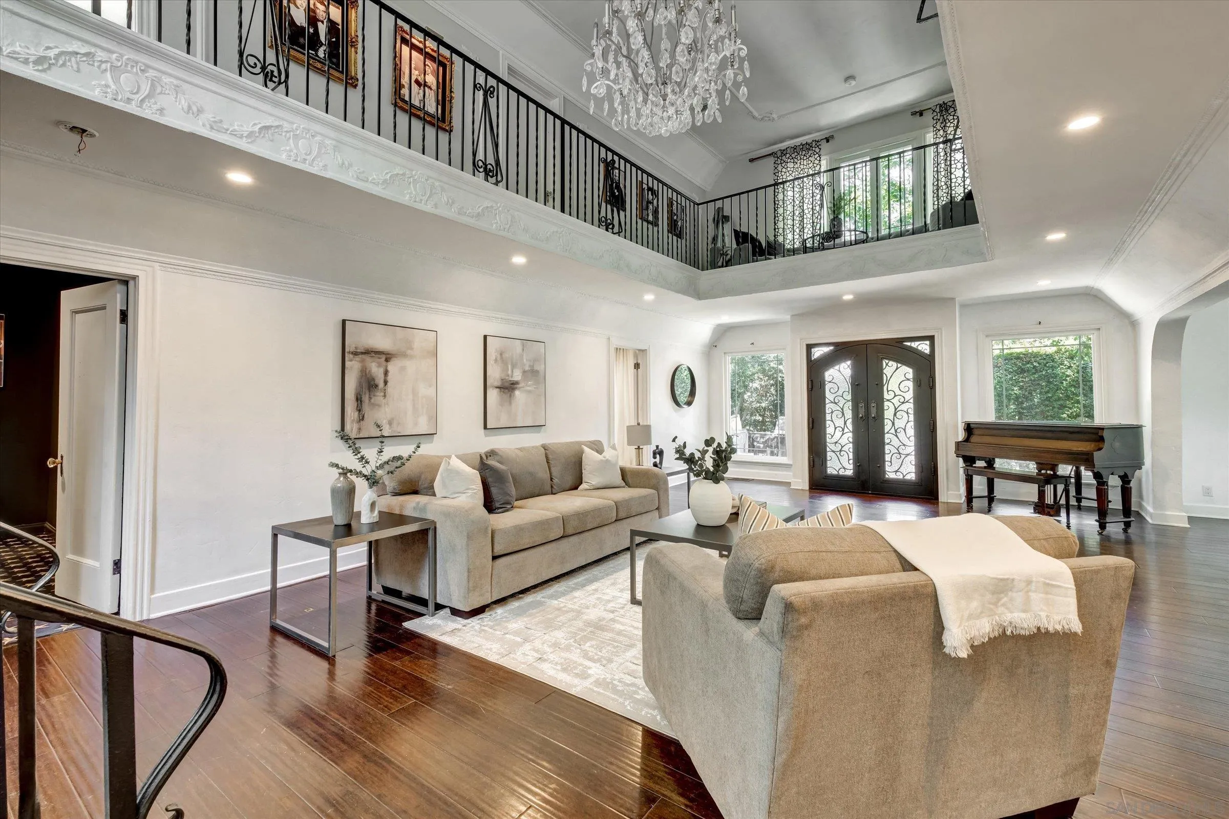 Los Angeles, California, 90027, United States, 4 Bedrooms Bedrooms, ,4 BathroomsBathrooms,Residential,For Sale,1924744