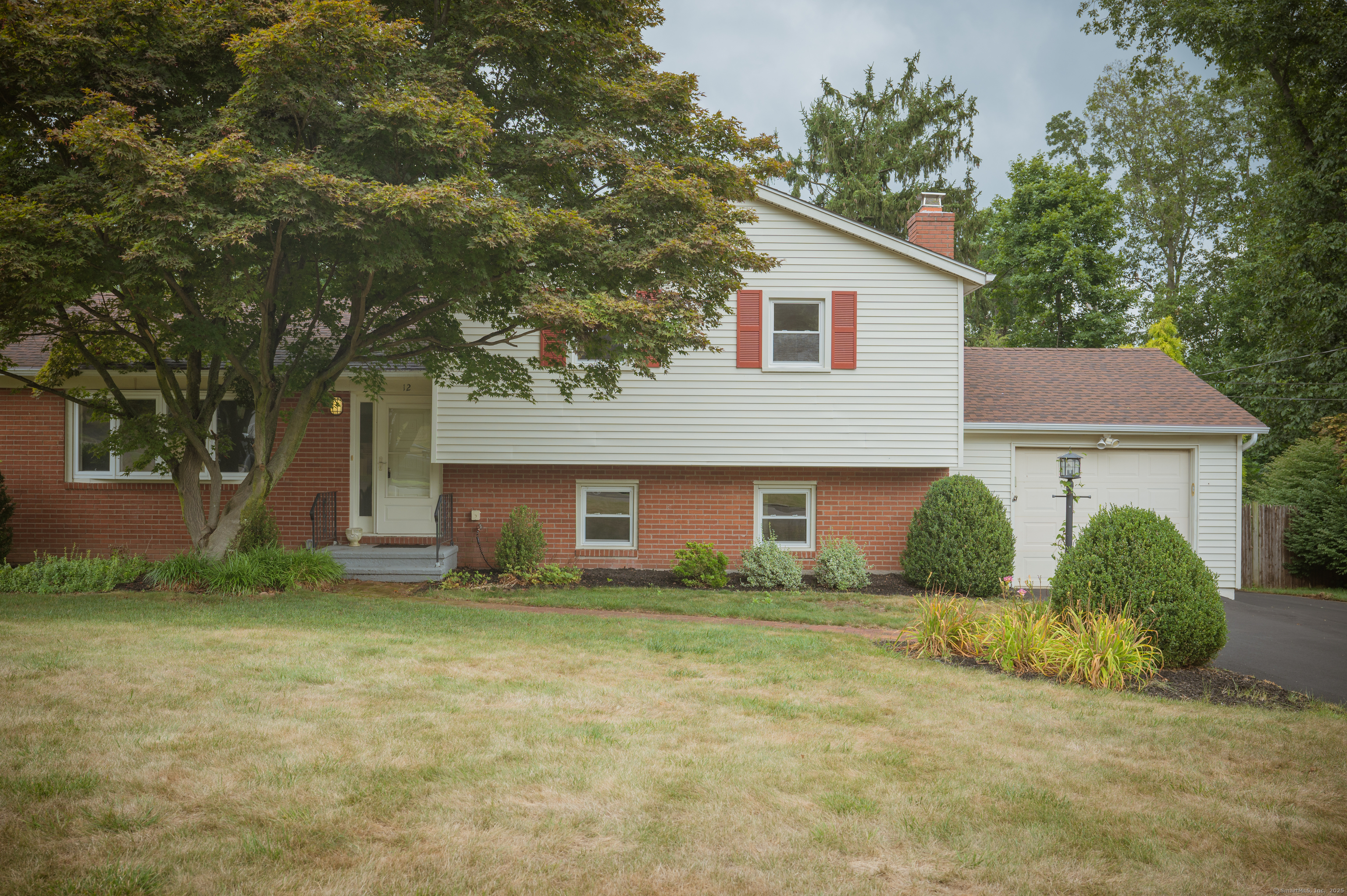 Branford, Connecticut, 06405, United States, 3 Bedrooms Bedrooms, ,2 BathroomsBathrooms,Residential,For Sale,1907106