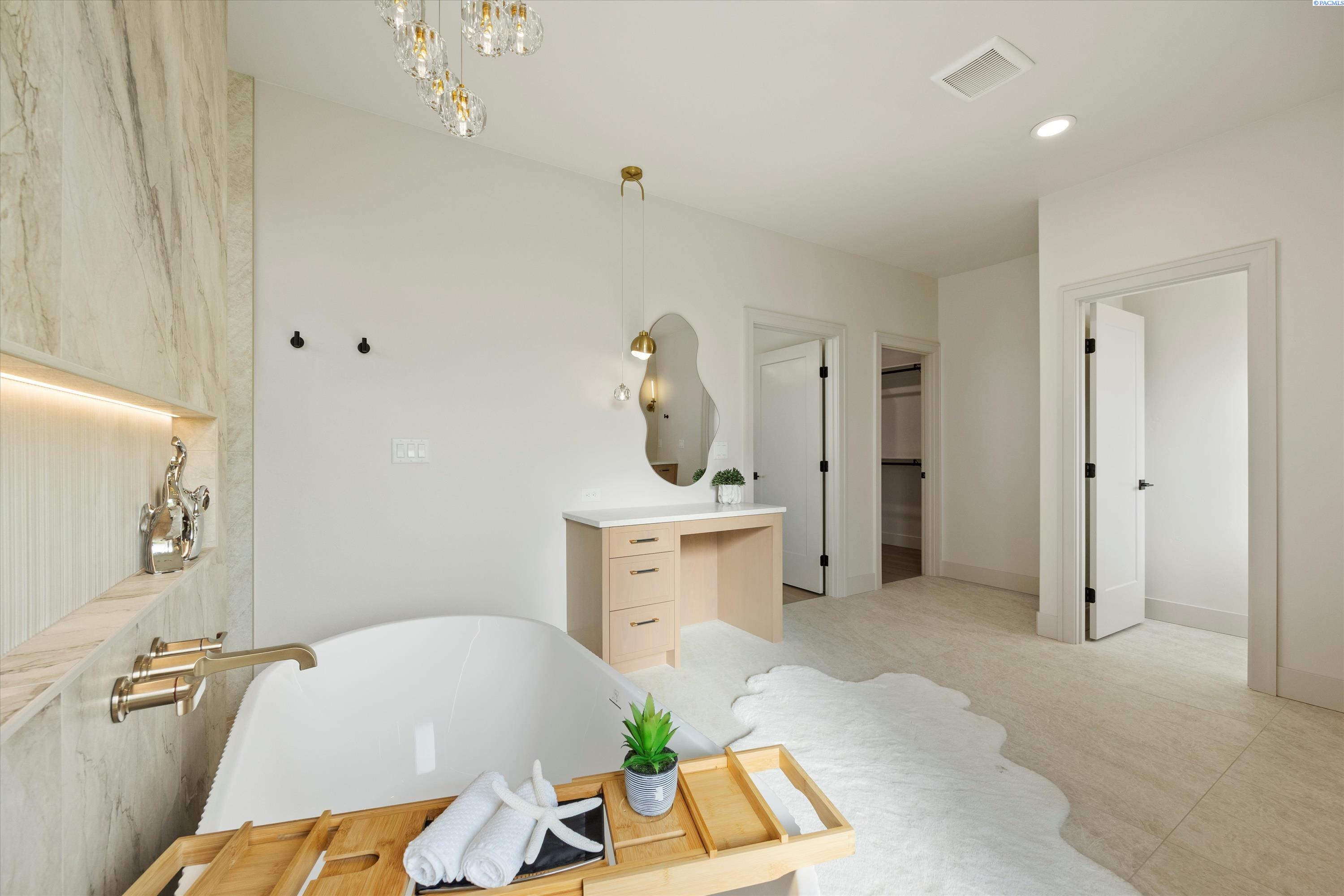 Kennewick, Washington, 99338, United States, 4 Bedrooms Bedrooms, ,4 BathroomsBathrooms,Residential,For Sale,1993366