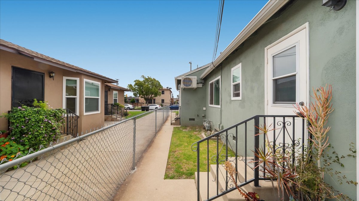 Montebello, California, 90640, United States, 2 Bedrooms Bedrooms, ,2 BathroomsBathrooms,Residential,For Sale,1930342