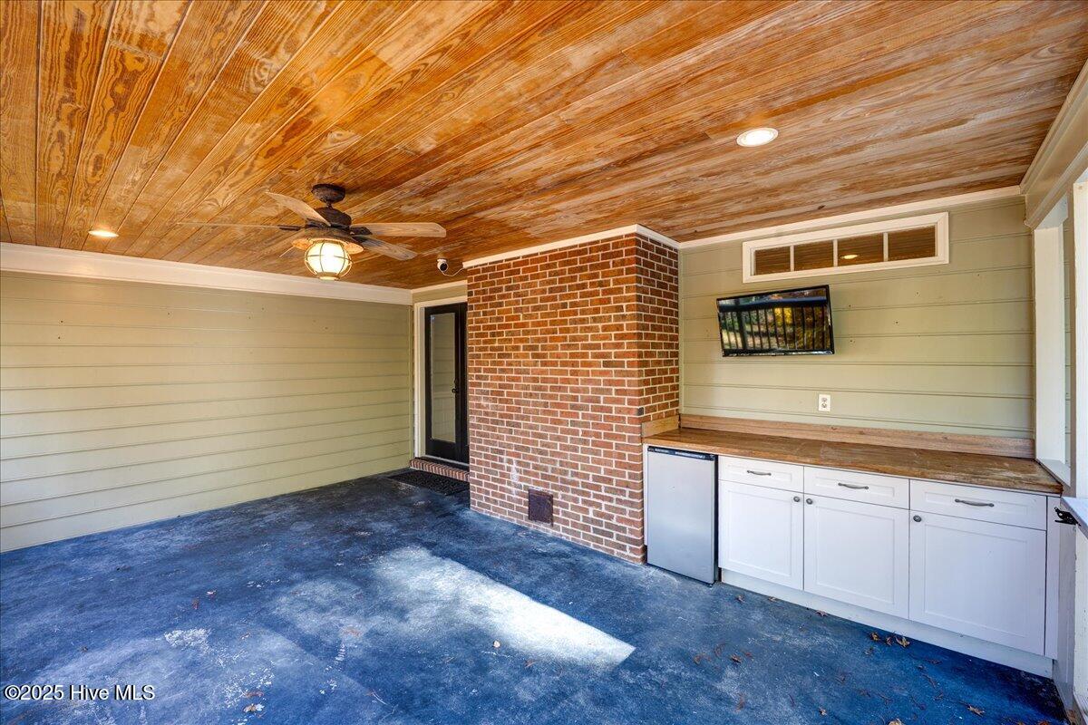 Trent Woods, North Carolina, 28562, United States, 4 Bedrooms Bedrooms, ,3 BathroomsBathrooms,Residential,For Sale,1997785