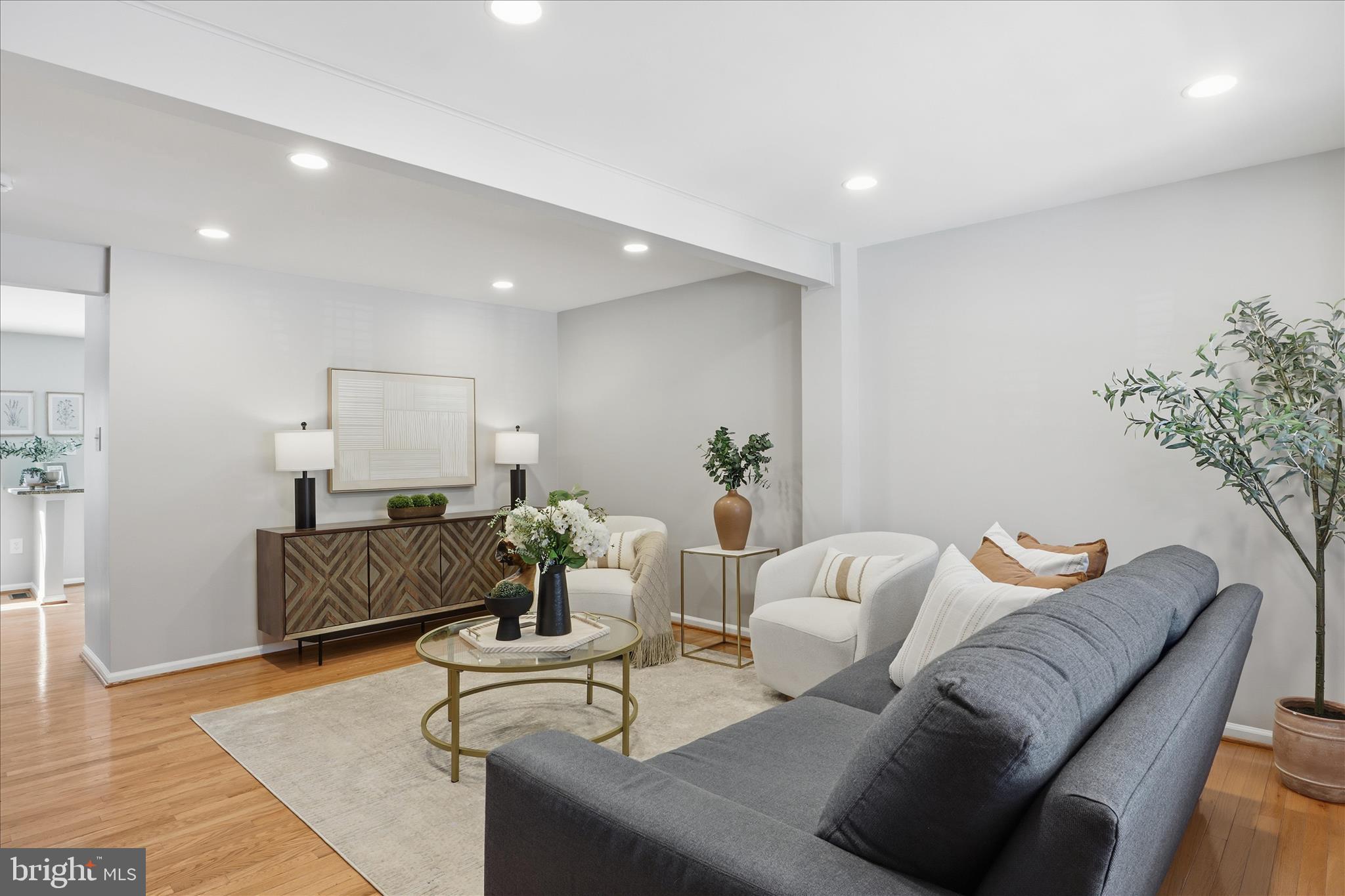 Reston, Virginia, 20194, United States, 2 Bedrooms Bedrooms, ,4 BathroomsBathrooms,Residential,For Sale,2015331