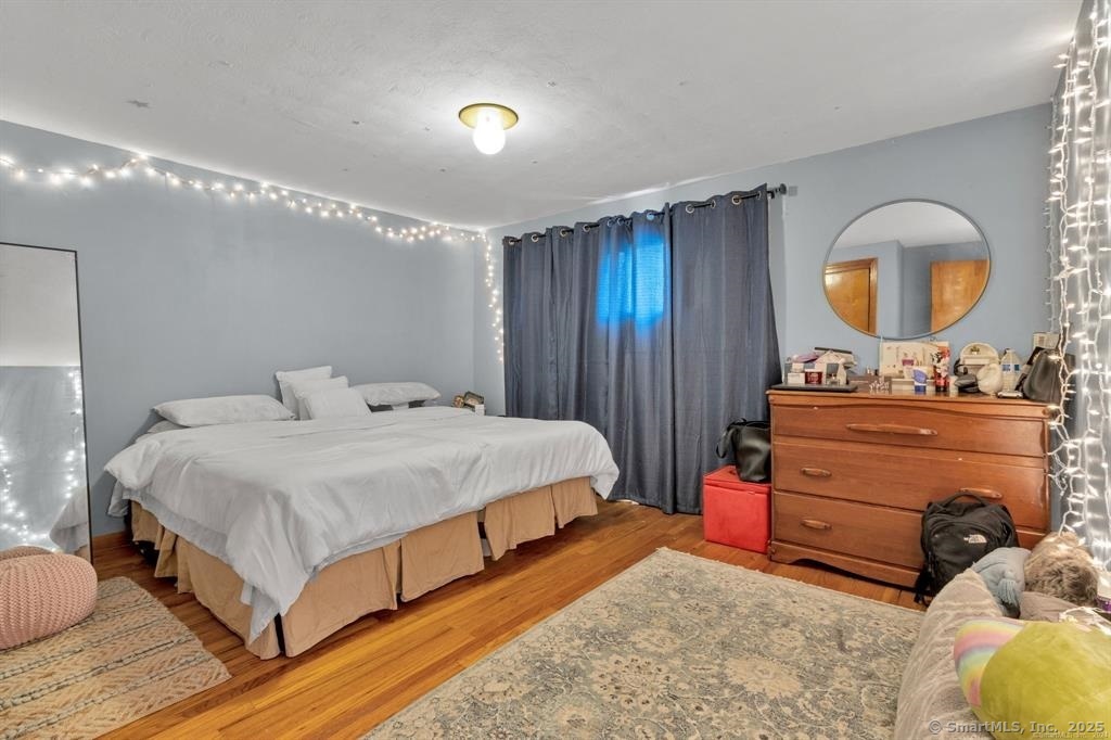 Brookfield, Connecticut, 06804, United States, 4 Bedrooms Bedrooms, ,2 BathroomsBathrooms,Residential,For Sale,1730338