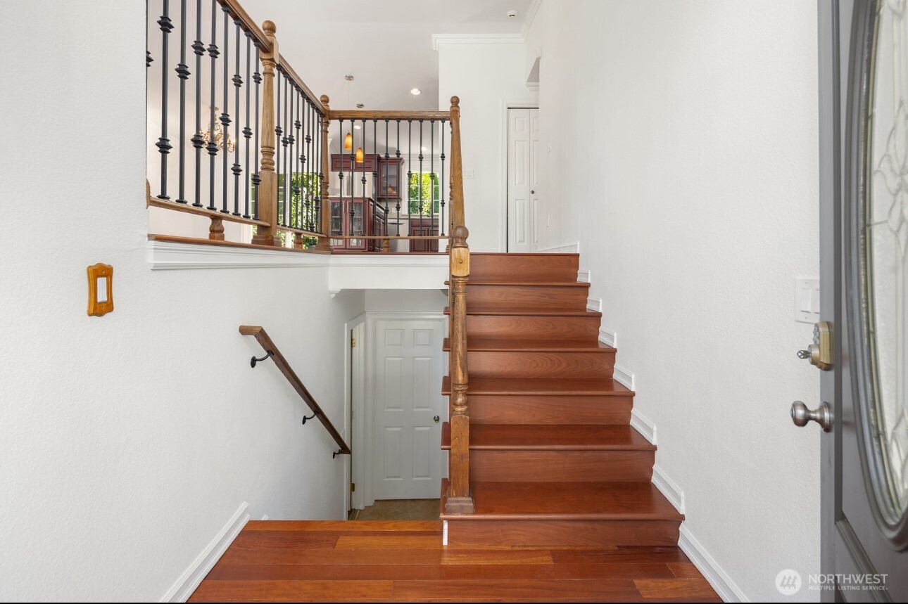 Kirkland, Washington, 98033, United States, 4 Bedrooms Bedrooms, ,2 BathroomsBathrooms,Residential,For Sale,1938855