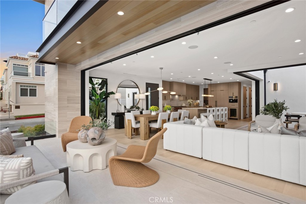 Corona del Mar, California, 92625, United States, 4 Bedrooms Bedrooms, ,5 BathroomsBathrooms,Residential,For Sale,1903462