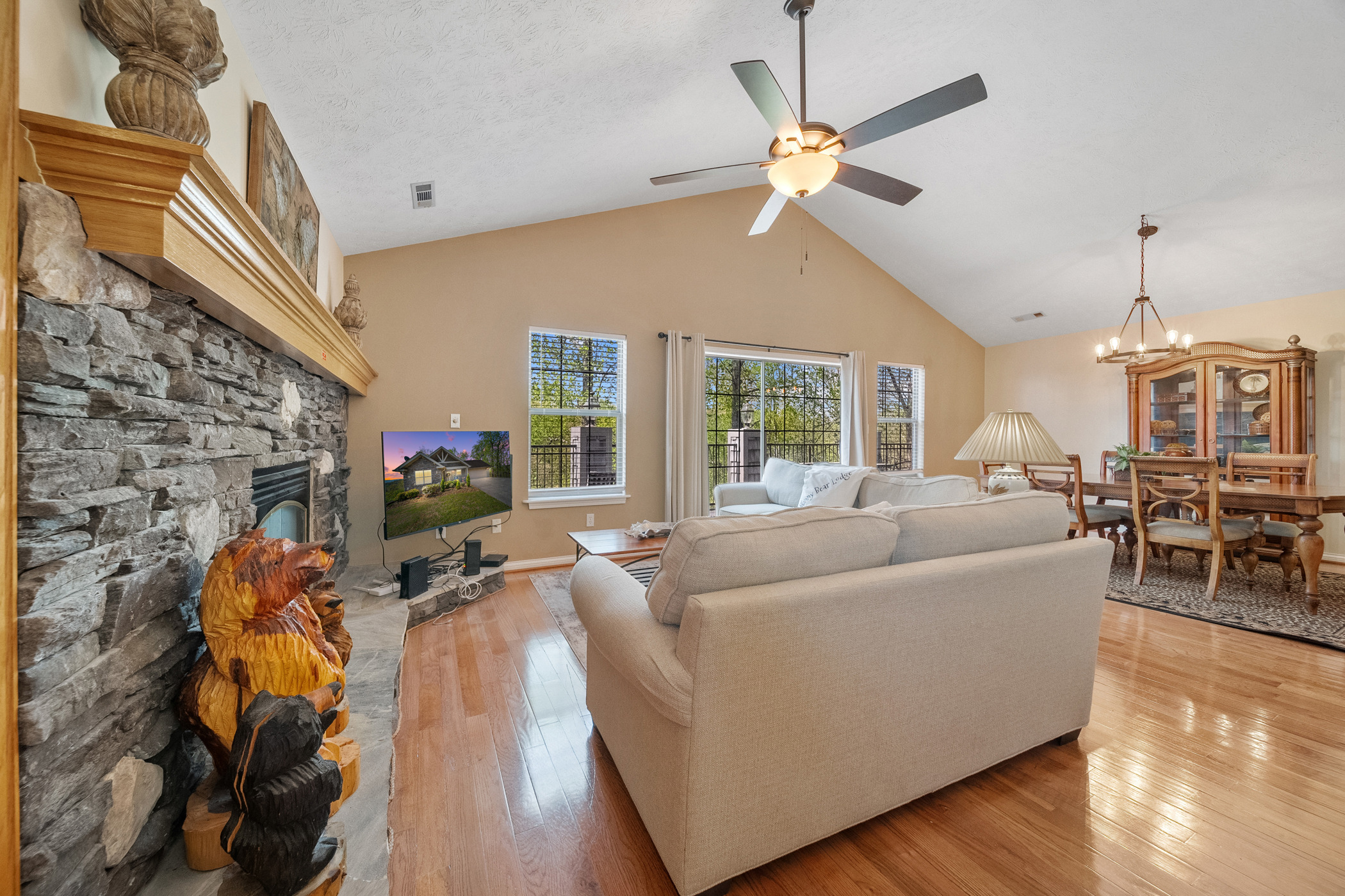 Sevierville, Tennessee, 37862, United States, 3 Bedrooms Bedrooms, ,3 BathroomsBathrooms,Residential,For Sale,1982821