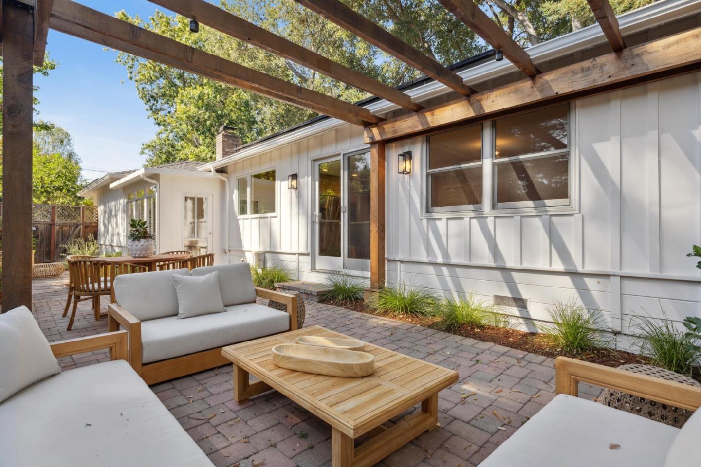 Menlo Park, California, 94025, United States, 3 Bedrooms Bedrooms, ,3 BathroomsBathrooms,Residential,For Sale,1941637