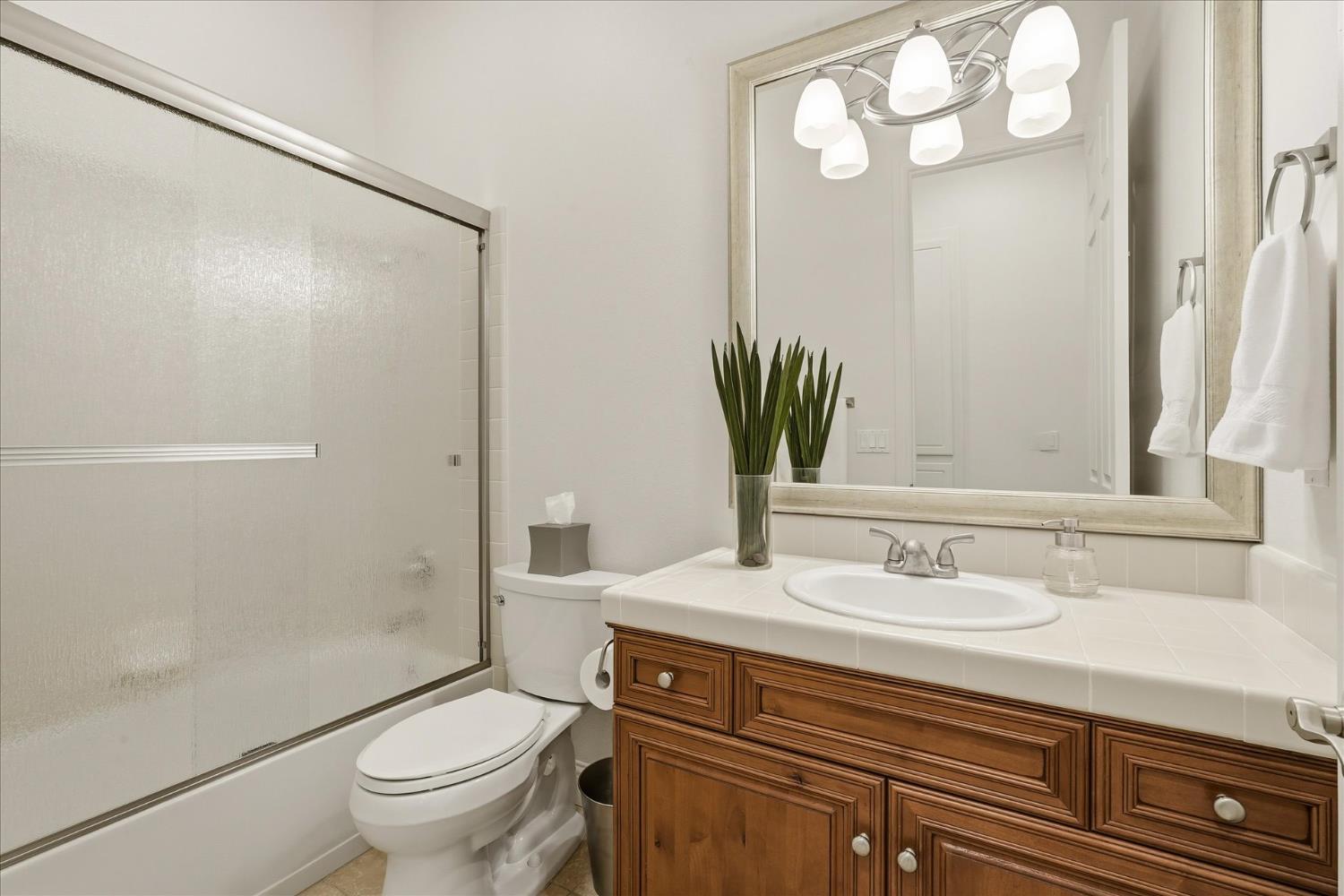 Clovis, California, 93619, United States, 3 Bedrooms Bedrooms, ,2 BathroomsBathrooms,Residential,For Sale,2005966