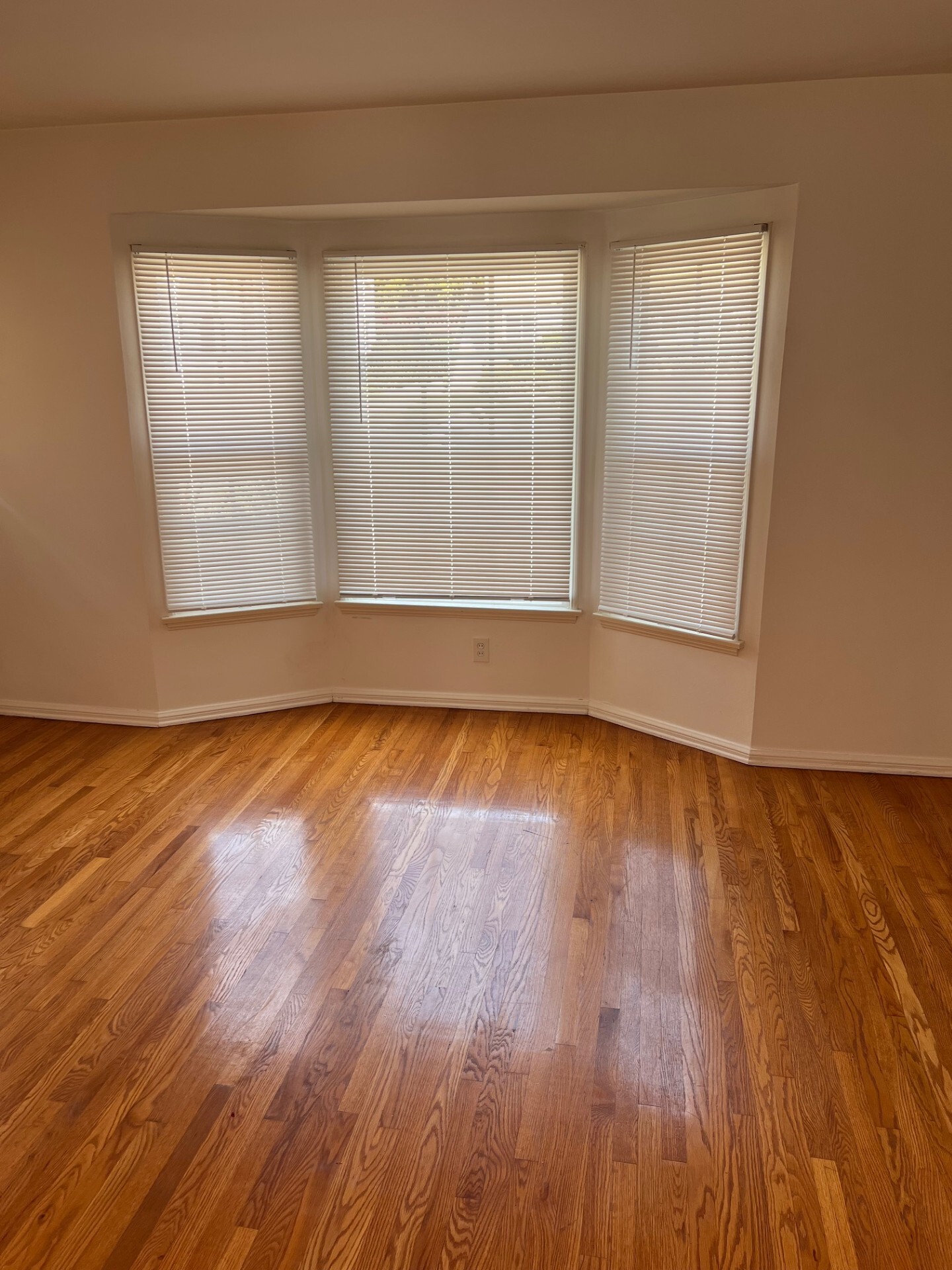  10612 Wilkins Ave - 物件實景