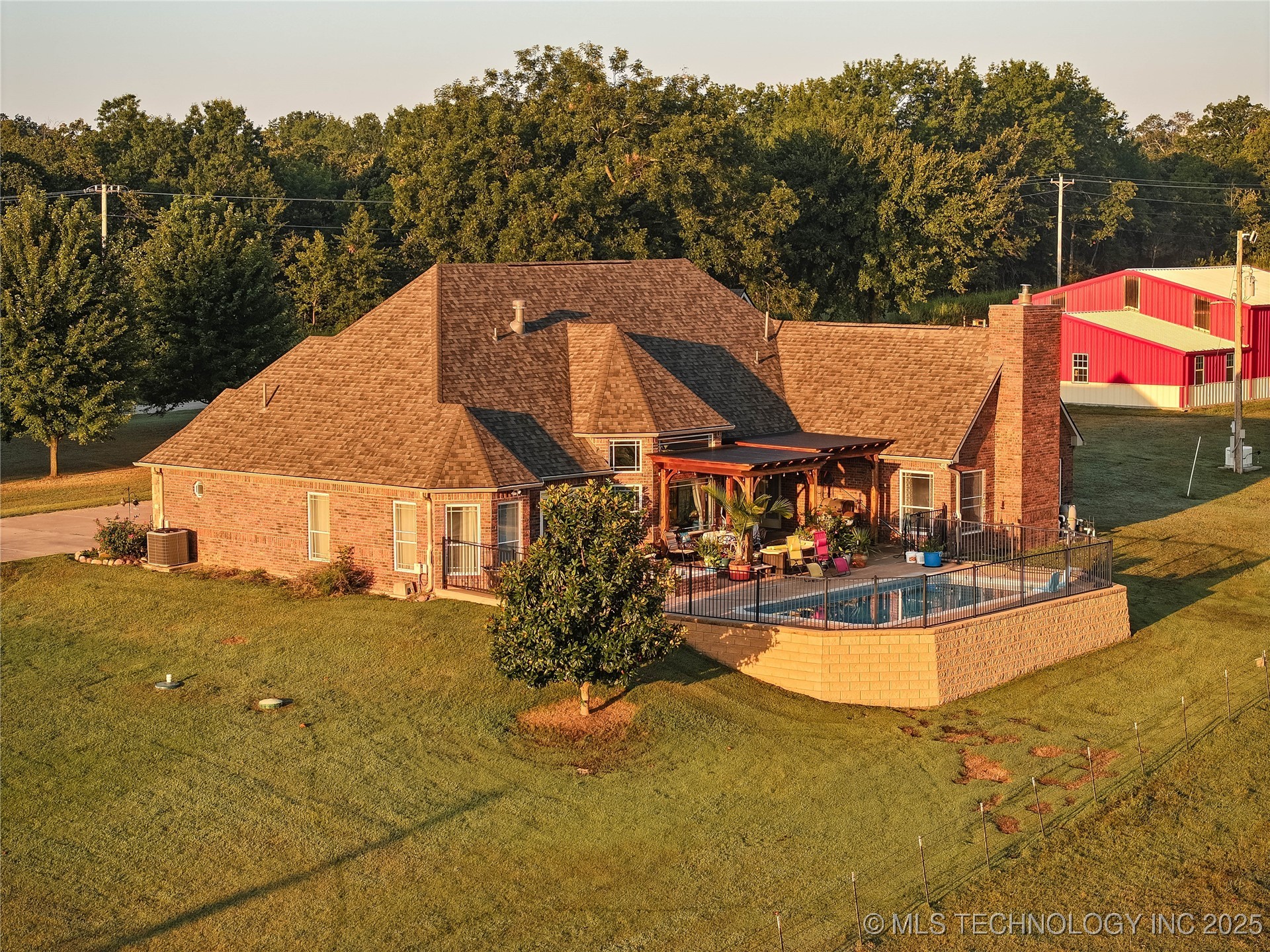 Henryetta, Oklahoma, 74437, United States, 4 Bedrooms Bedrooms, ,4 BathroomsBathrooms,Residential,For Sale,1927120