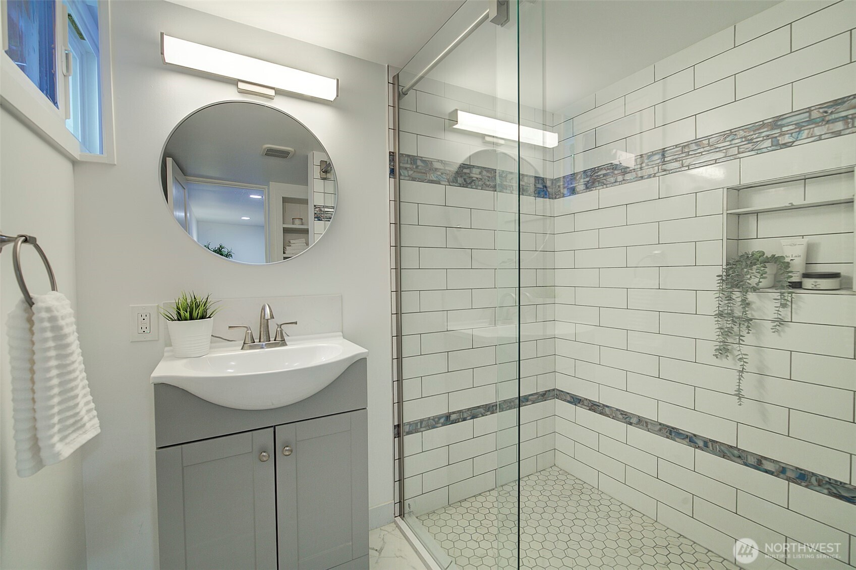 Seattle, Washington, 98126, United States, 3 Bedrooms Bedrooms, ,2 BathroomsBathrooms,Residential,For Sale,1882330