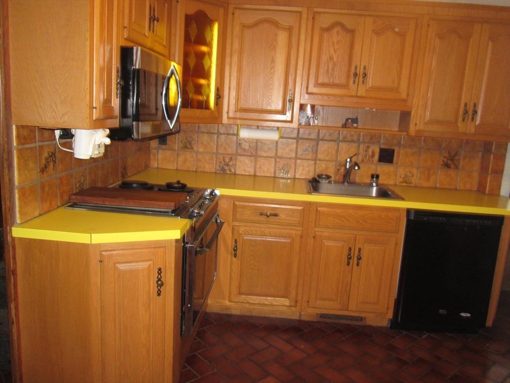 Melrose, Massachusetts, 02176, United States, 4 Bedrooms Bedrooms, ,2 BathroomsBathrooms,Residential,For Sale,1950992