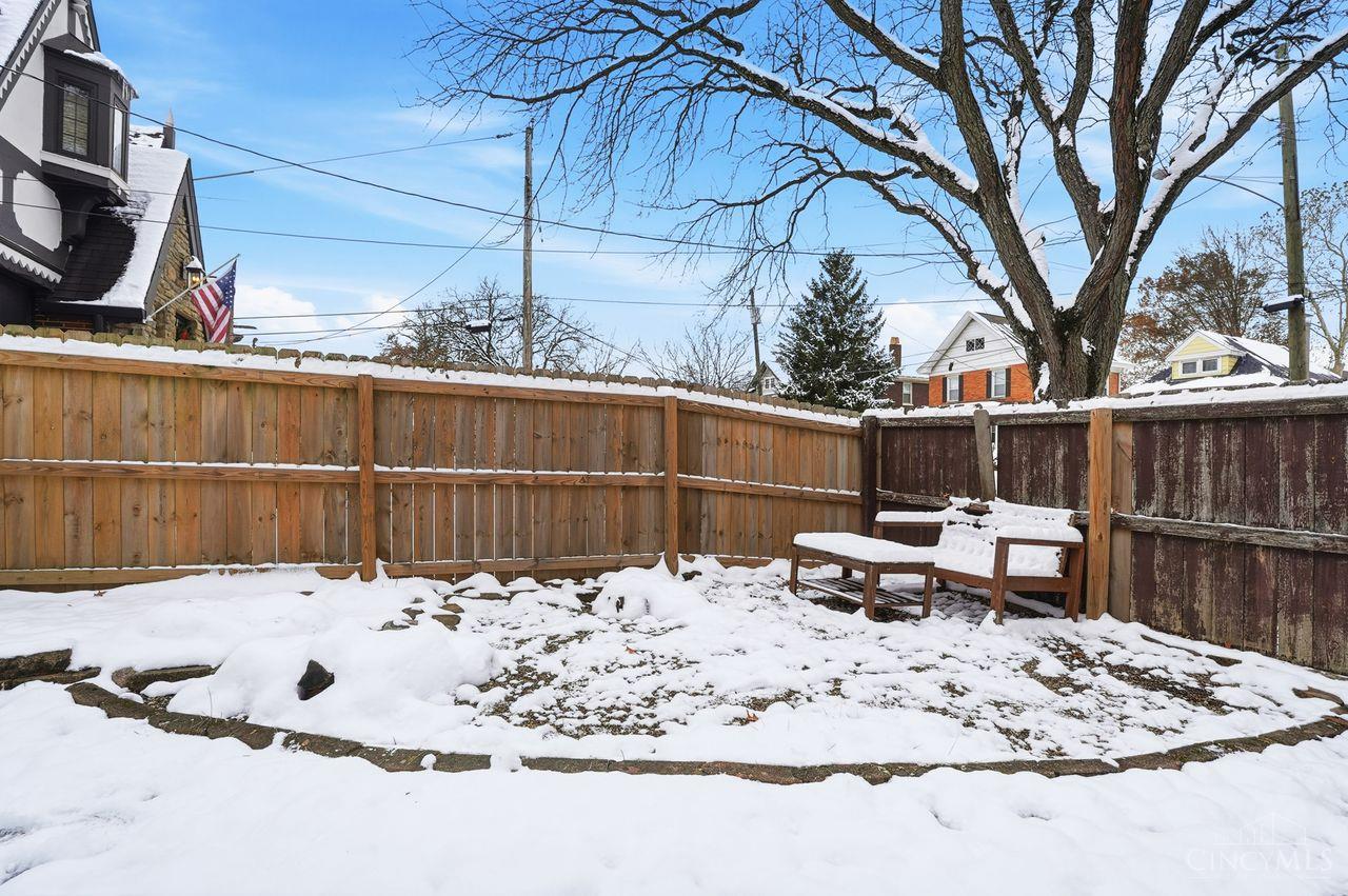 Cincinnati, Ohio, 45209, United States, 3 Bedrooms Bedrooms, ,4 BathroomsBathrooms,Residential,For Sale,2003338