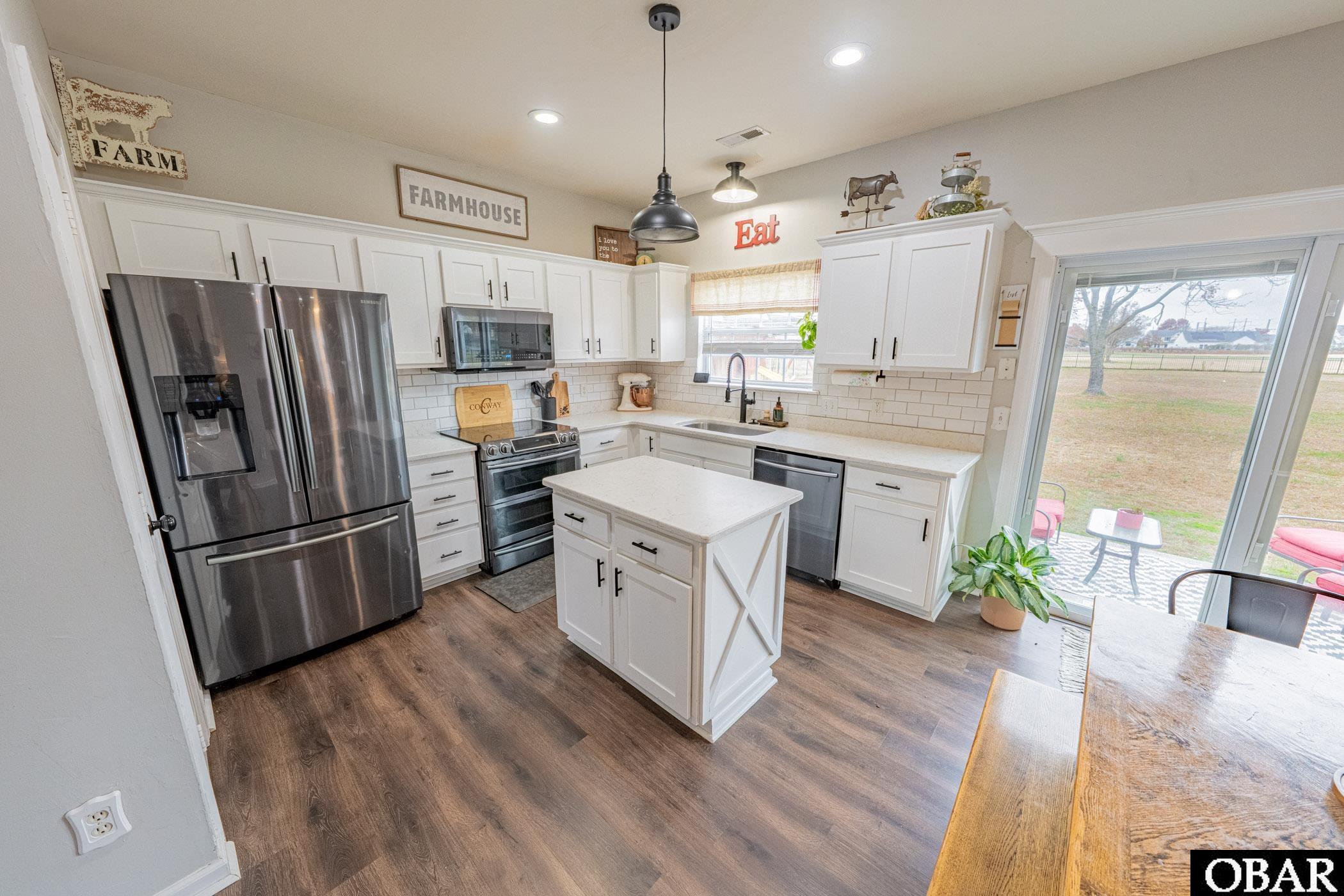 Moyock, North Carolina, 27958, United States, 6 Bedrooms Bedrooms, ,3 BathroomsBathrooms,Residential,For Sale,1997191