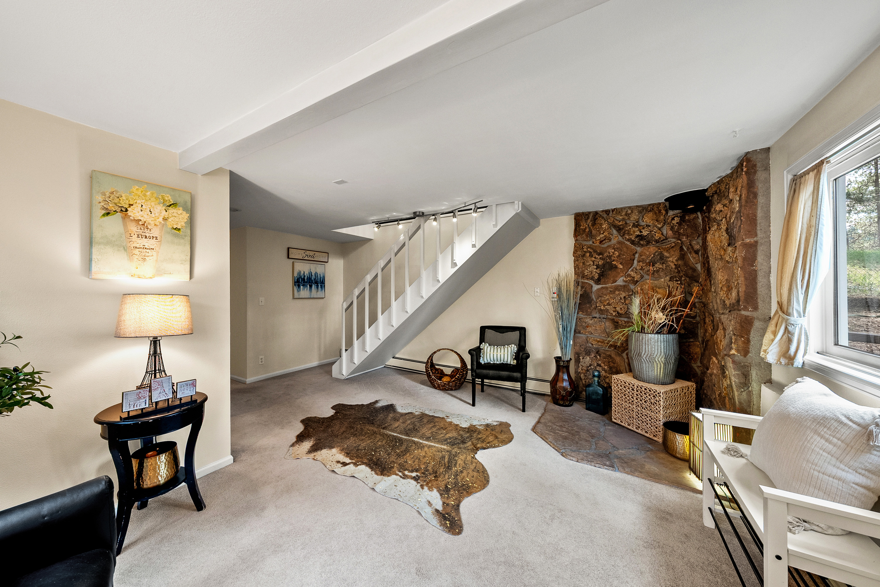  Rare Opportunity to Own 2 Homes Just Steps Away from Coveted Evergreen Lake - 物件實景