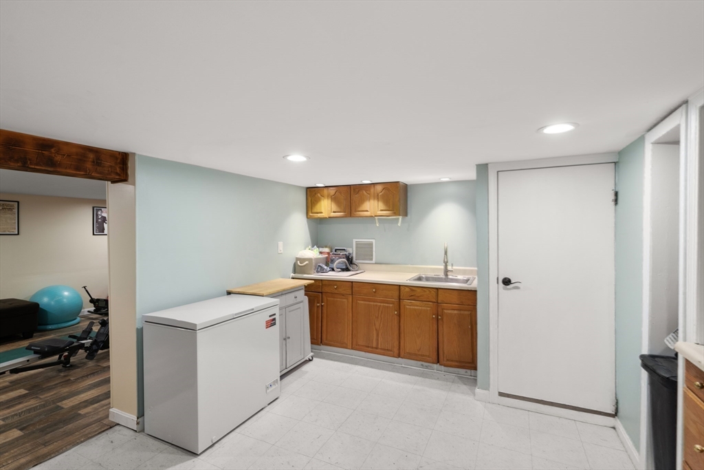 Marlborough, Massachusetts, 01752, United States, 3 Bedrooms Bedrooms, ,2 BathroomsBathrooms,Residential,For Sale,1968899