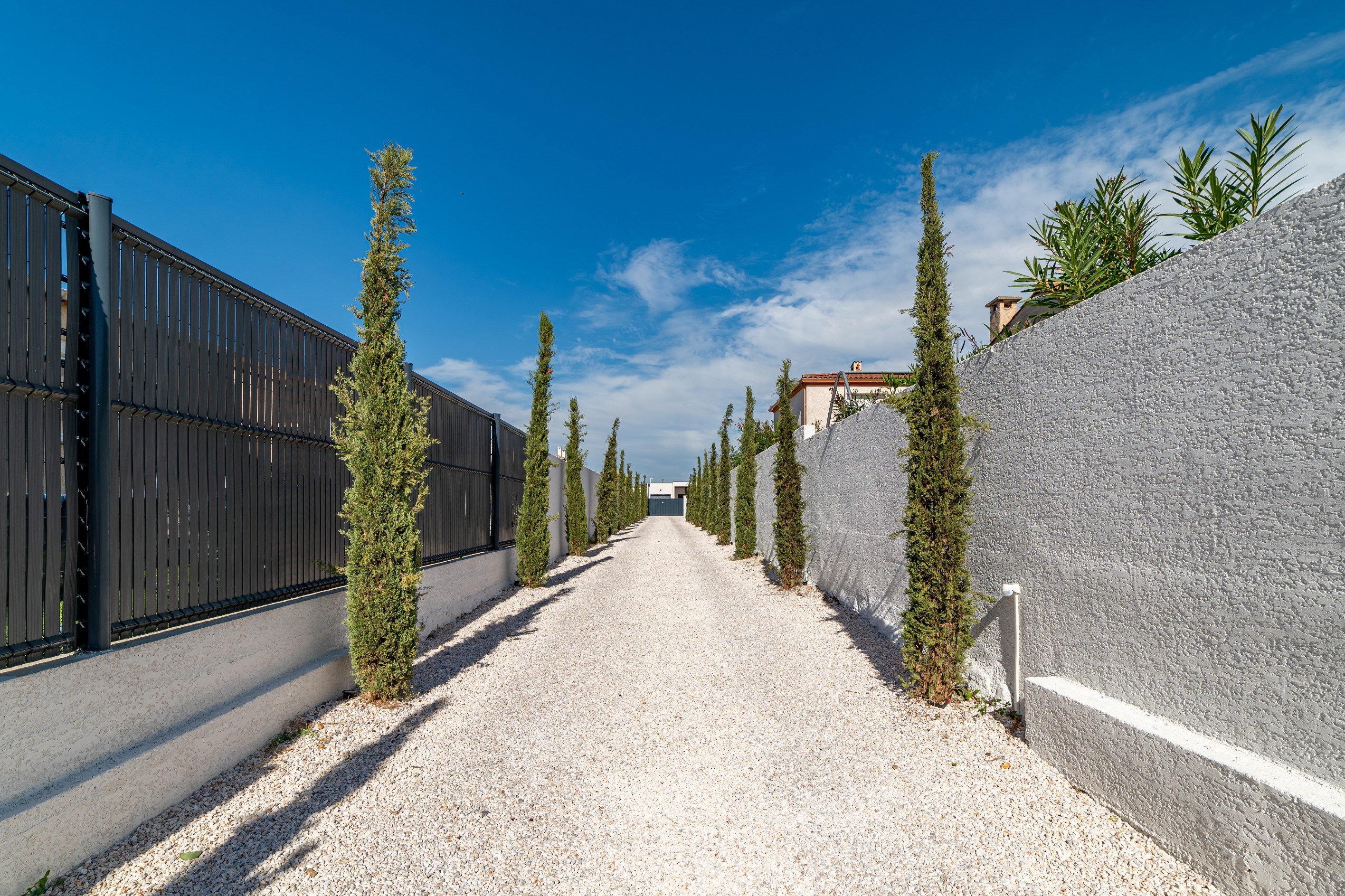  Exceptional single-story villa in Vias – 15 minutes