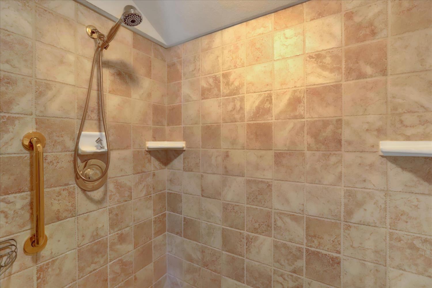 Auburn, California, 95602, United States, 3 Bedrooms Bedrooms, ,4 BathroomsBathrooms,Residential,For Sale,2020675