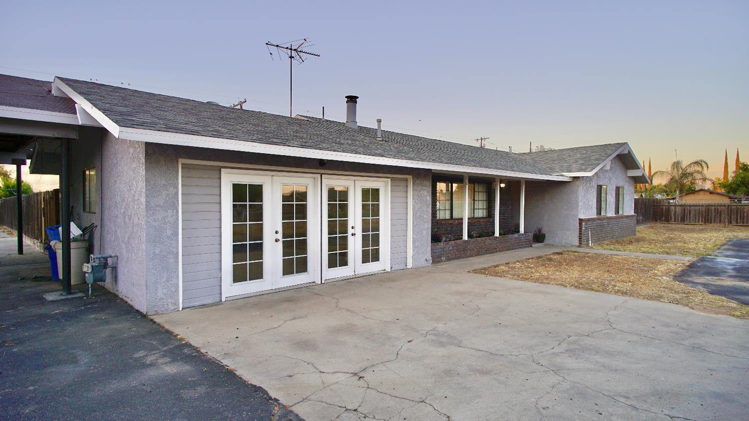 Fresno, California, 93722, United States, 4 Bedrooms Bedrooms, ,2 BathroomsBathrooms,Residential,For Sale,1943321