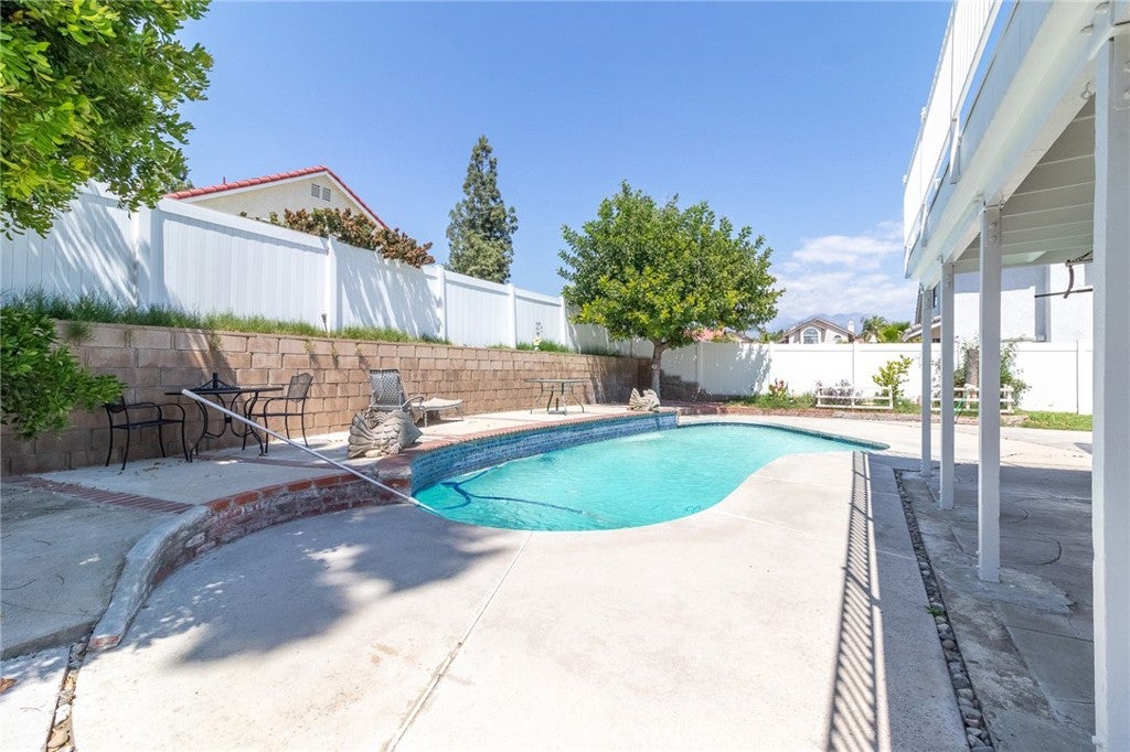 Redlands, California, 92374, United States, 4 Bedrooms Bedrooms, ,2 BathroomsBathrooms,Residential,For Sale,1978273