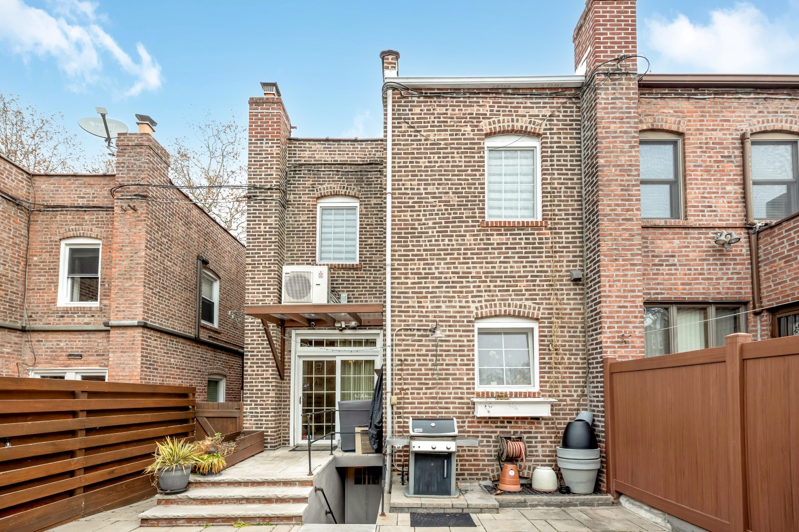Middle Village, New York, 11379, United States, 3 Bedrooms Bedrooms, ,2 BathroomsBathrooms,Residential,For Sale,2001755