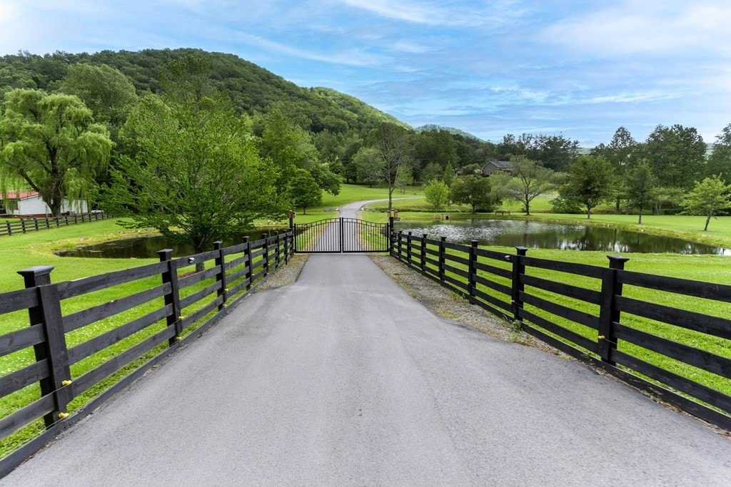 Hayesville, North Carolina, 28904, United States, 4 Bedrooms Bedrooms, ,4 BathroomsBathrooms,Residential,For Sale,1879650