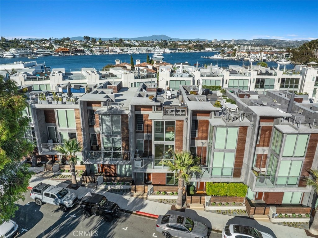 Newport Beach, California, 92663, United States, 2 Bedrooms Bedrooms, ,3 BathroomsBathrooms,Residential,For Sale,1989399