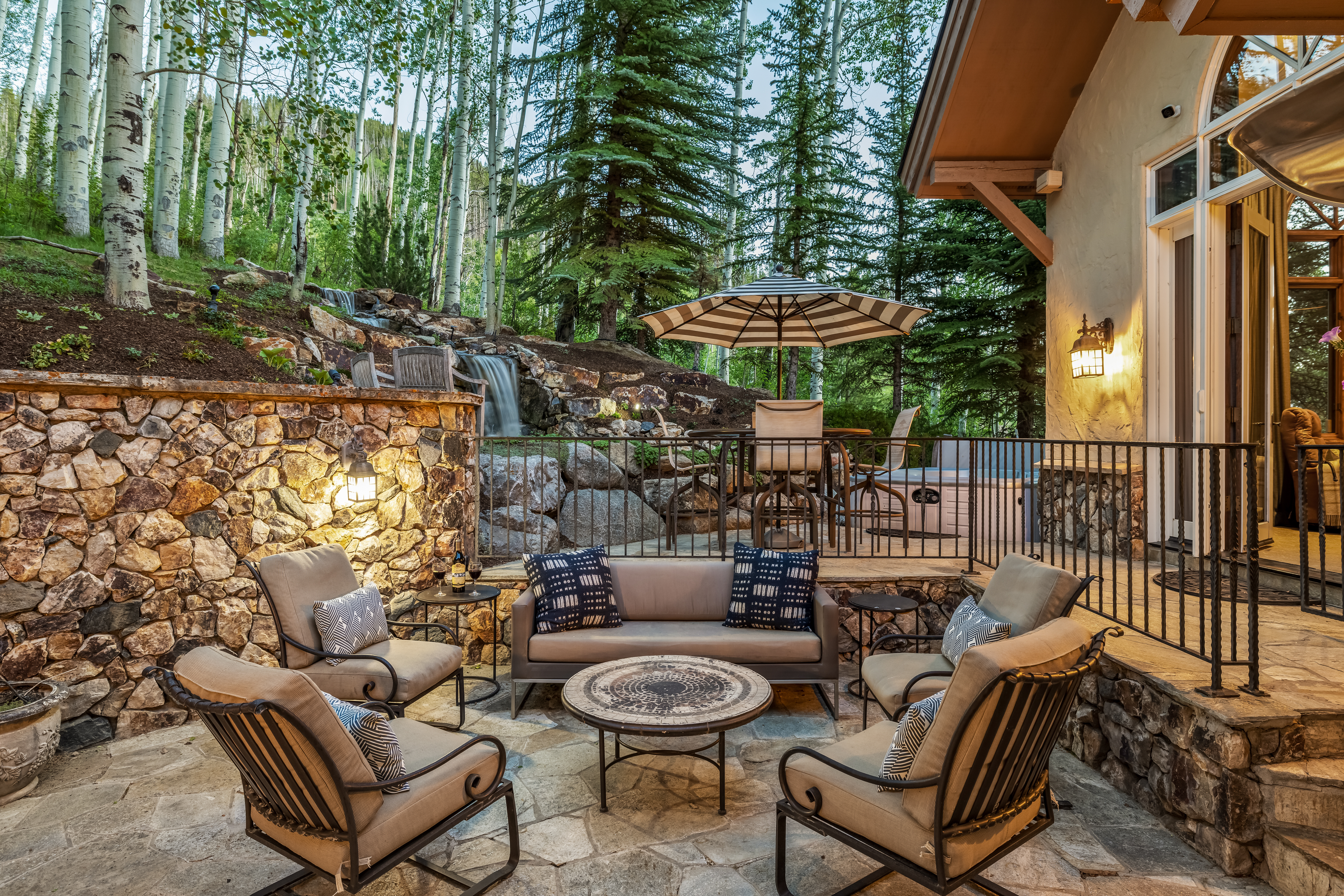  2080 Meadow Brook Drive Offers a Rare Blend of Privacy, and Mountain Living - 物件實景