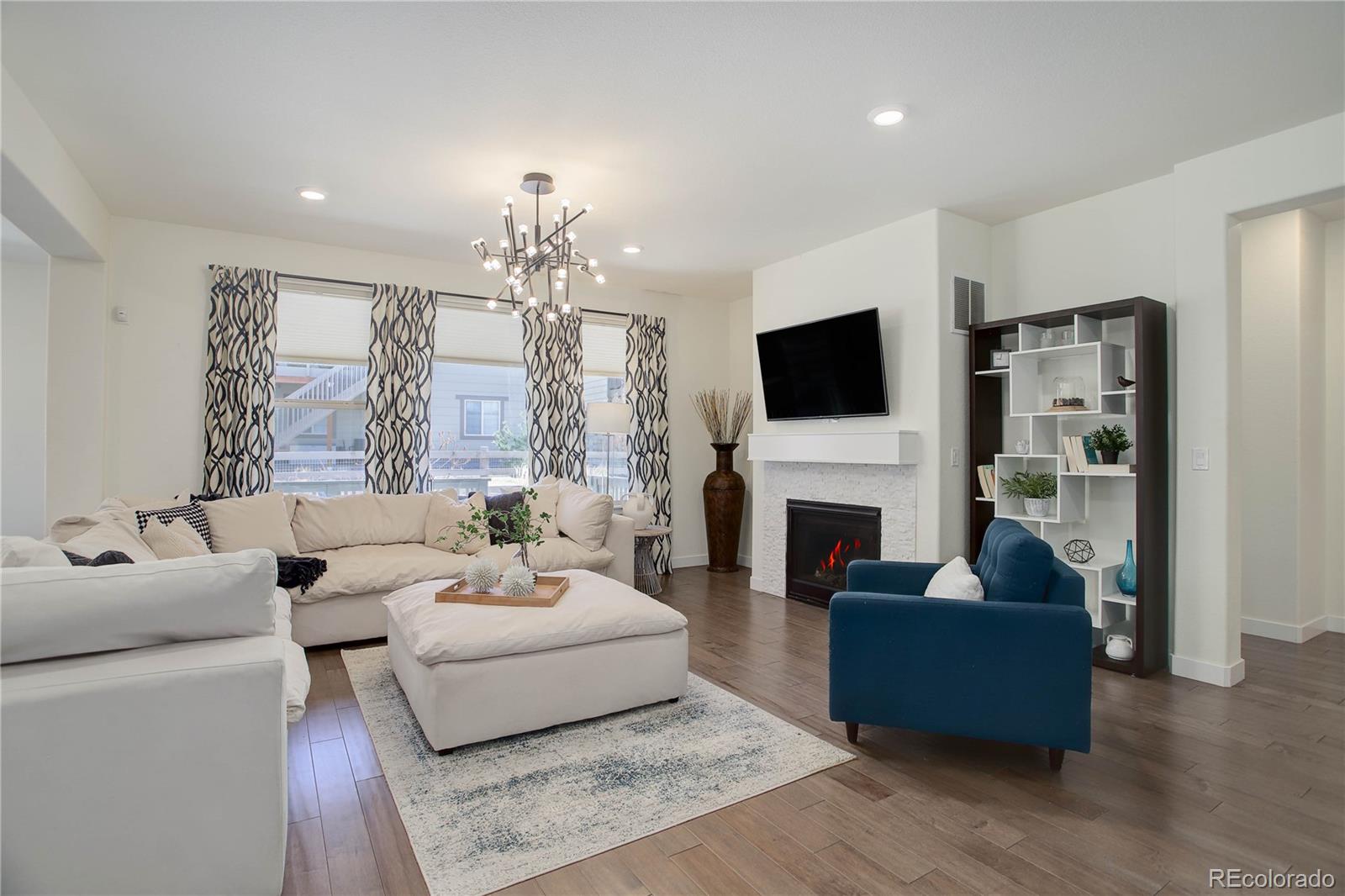 Littleton, Colorado, 80125, United States, 4 Bedrooms Bedrooms, ,3 BathroomsBathrooms,Residential,For Sale,1735899